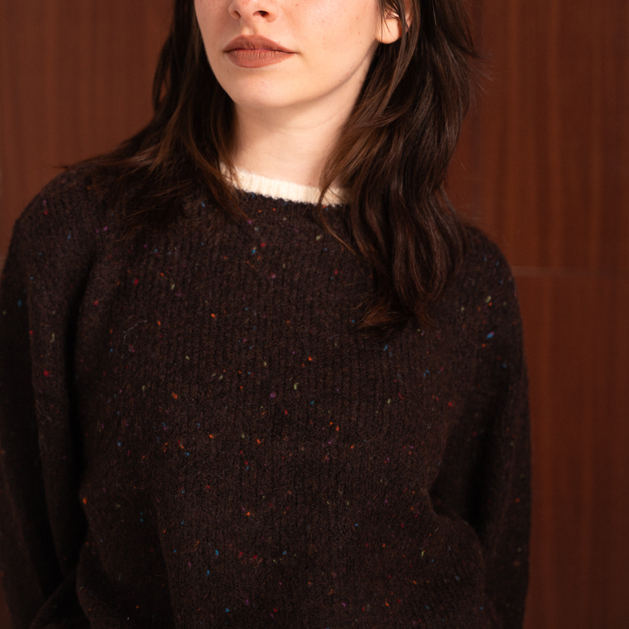 Maglione donna marrone con bordo a contrasto mouliné