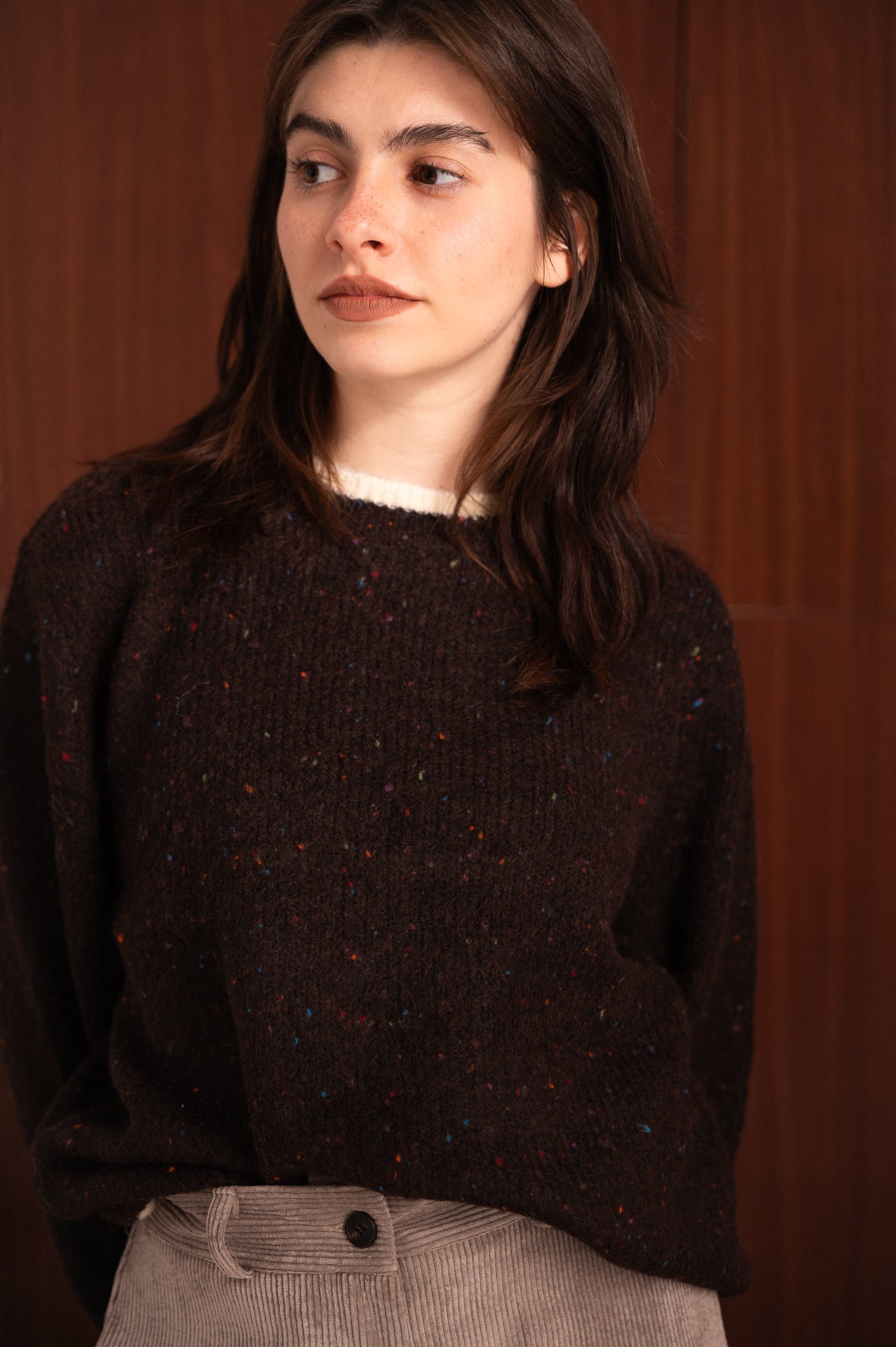 Maglione donna marrone con bordo a contrasto mouliné