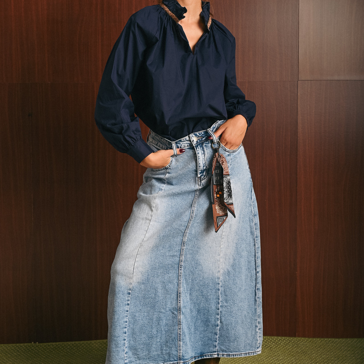 Blusa Donna Blu in 100% Cotone con Colletto Ricamato e Maniche Lunghe