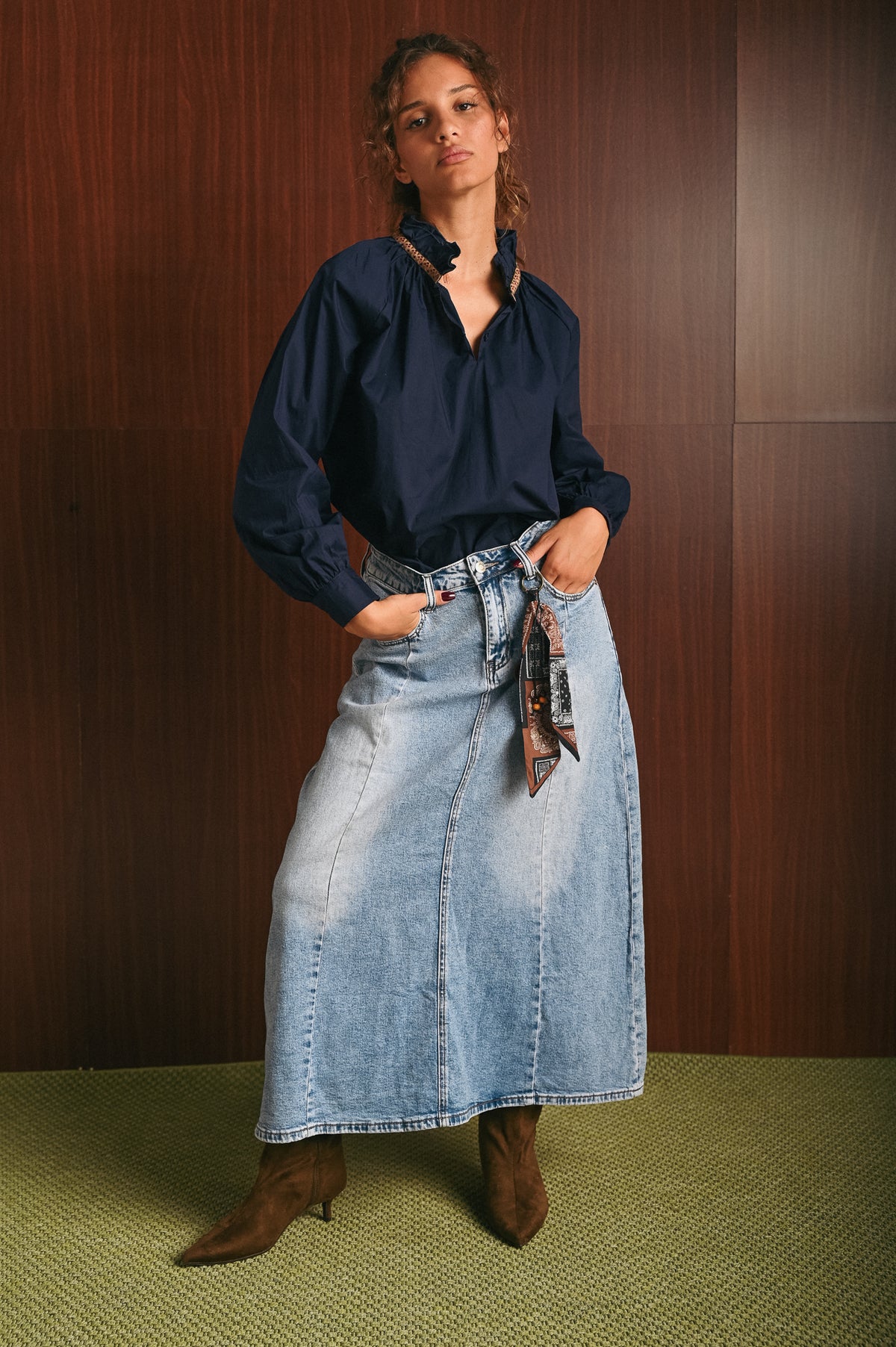 Blusa Donna Blu in 100% Cotone con Colletto Ricamato e Maniche Lunghe