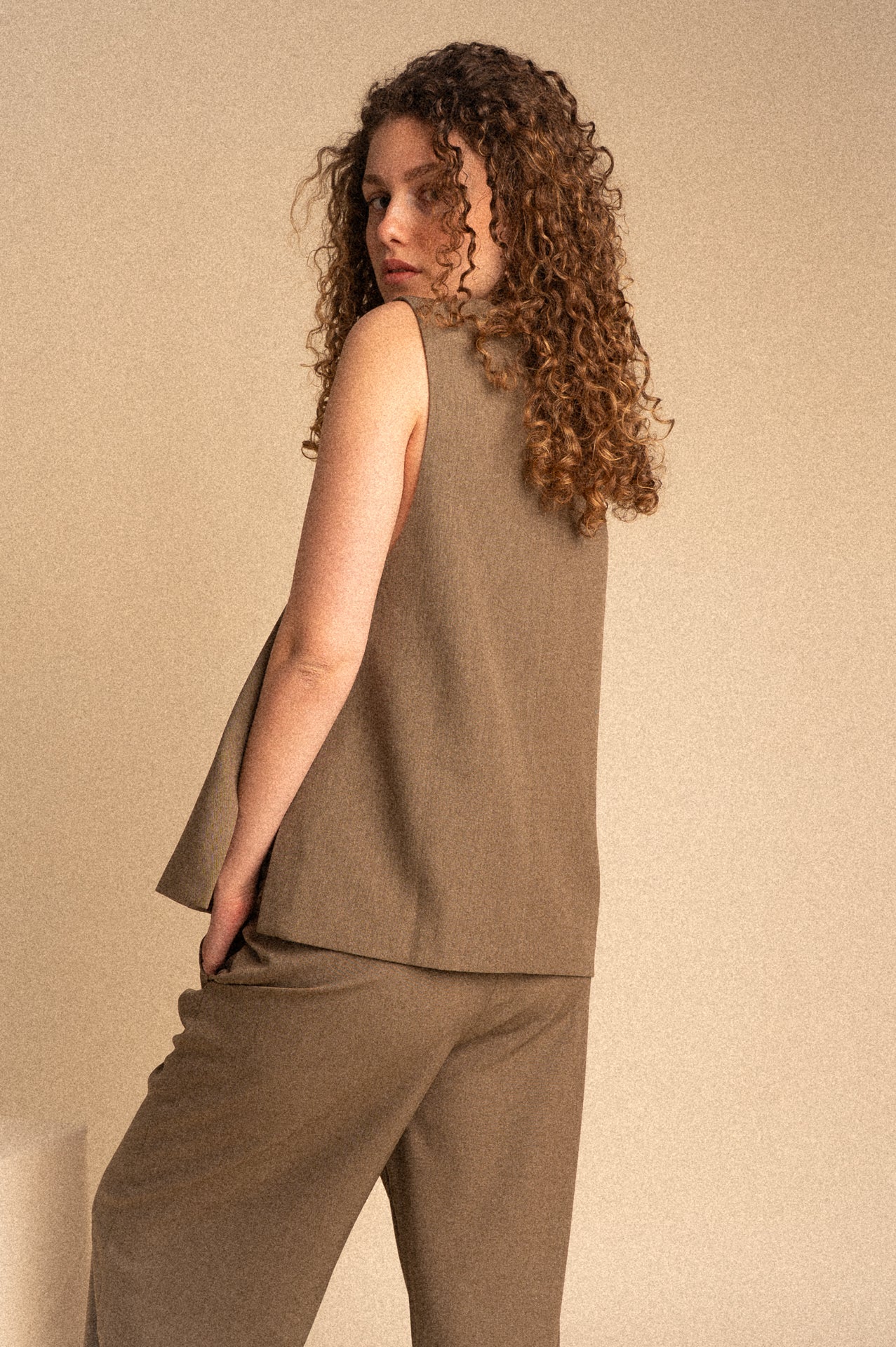 Completo Ardisia Donna Kaki con Gilet Sartoriale Over