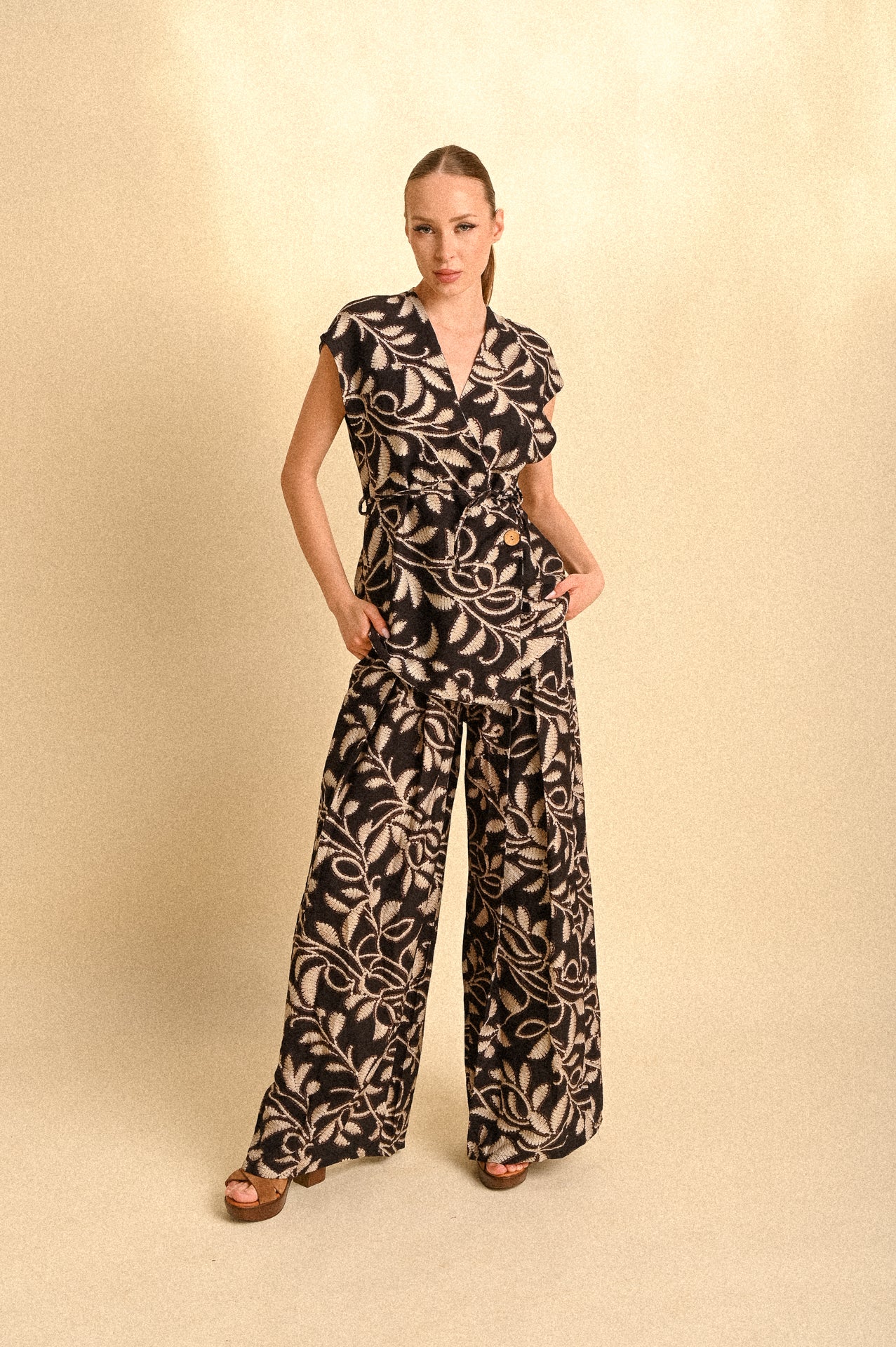 Set Andora Nero Fantasia – Completo con Top Portafoglio e Pantalone Palazzo