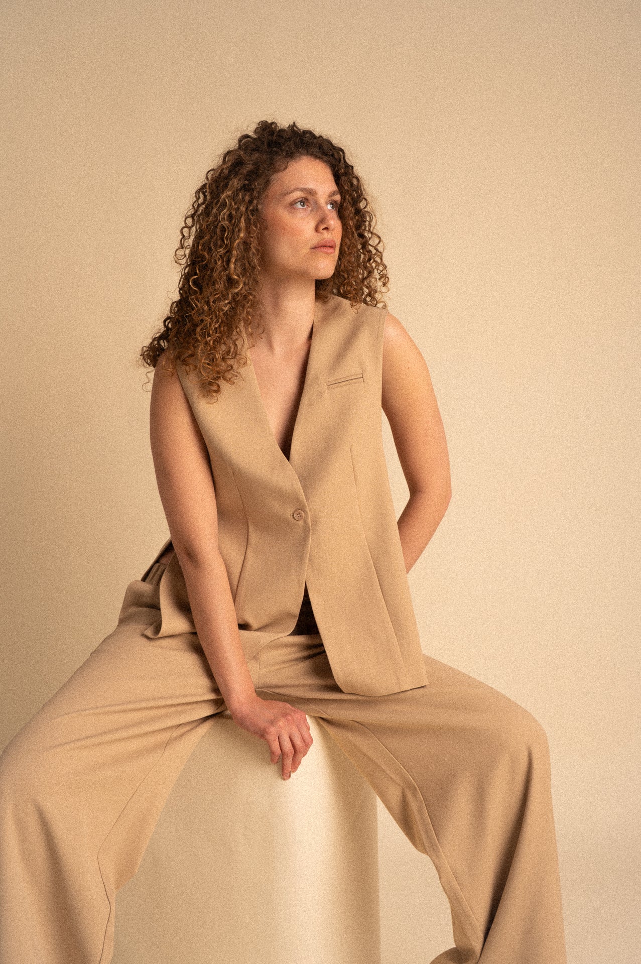 Completo Donna beige con Gilet Sartoriale Over e Pantalone Palazzo