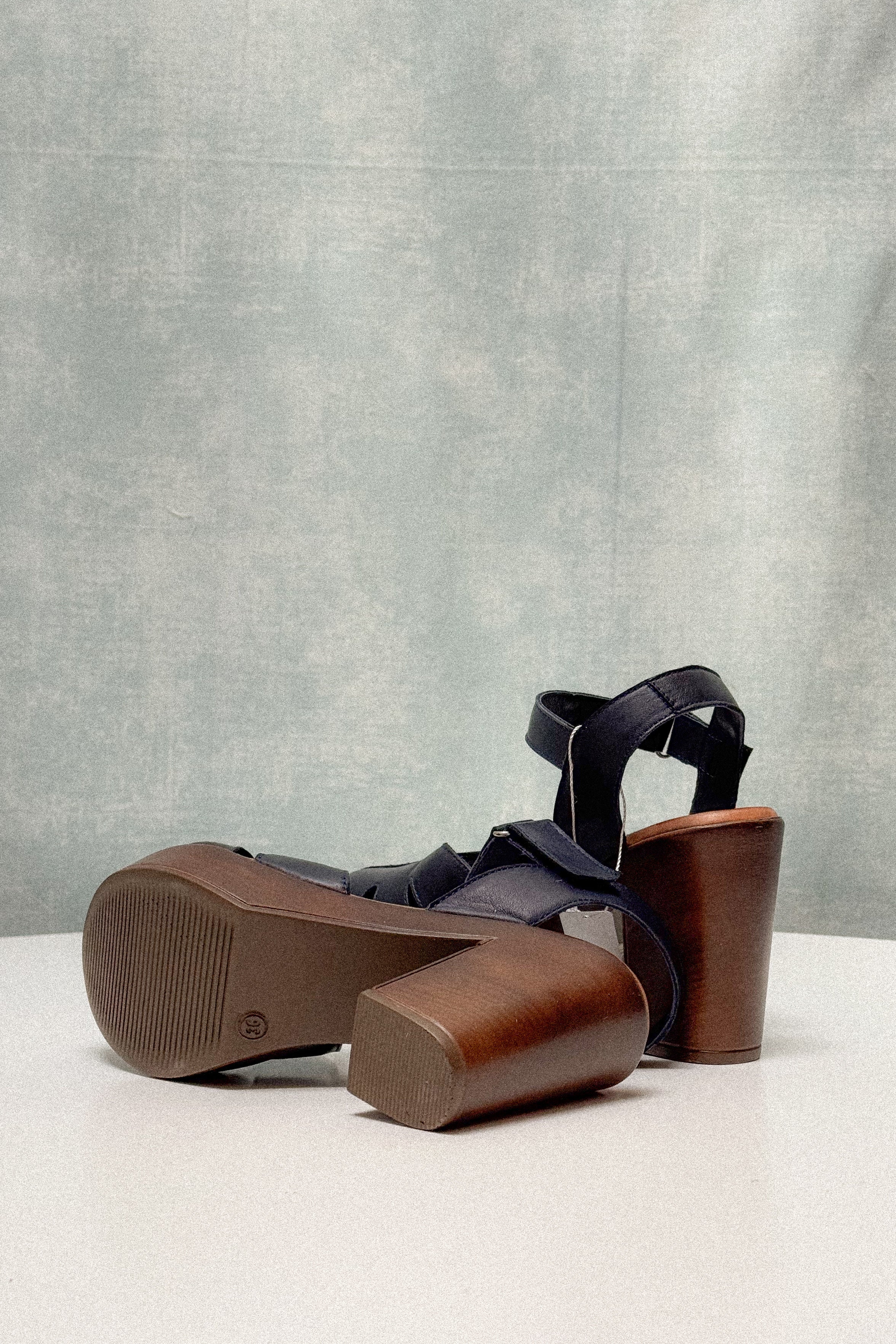 Sandalo Miriam blu in pelle