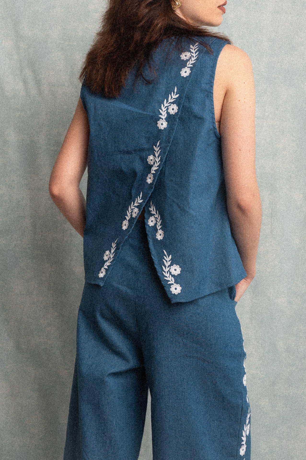 Gilet denim con ricami