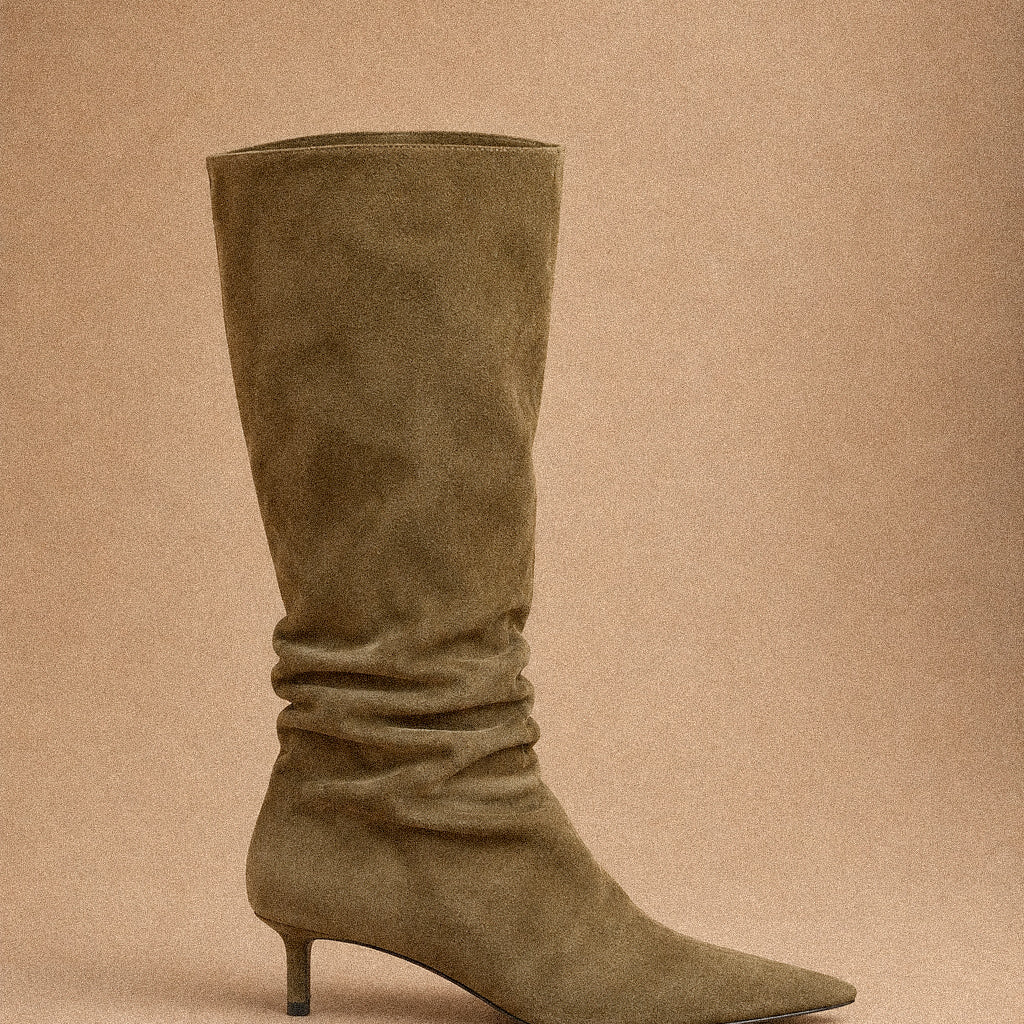 Stivale Donna Taupe Effetto Camoscio a Punta con Tacco 4cm e Zip Interna