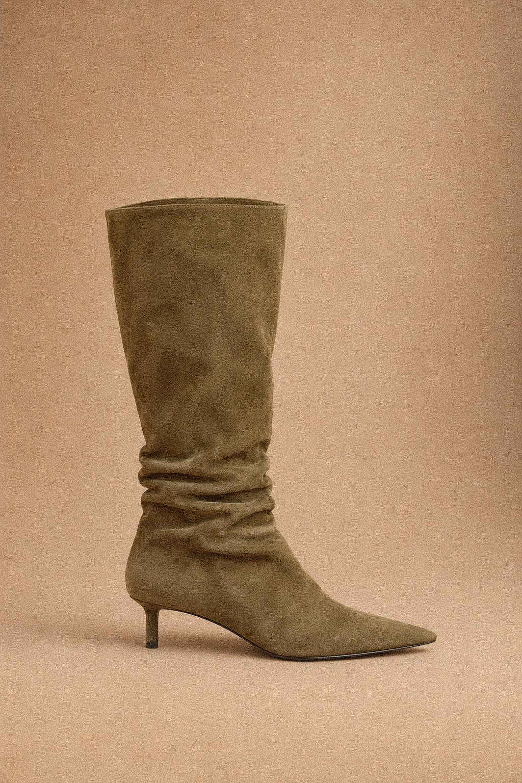 Stivale Donna Taupe Effetto Camoscio a Punta con Tacco 4cm e Zip Interna