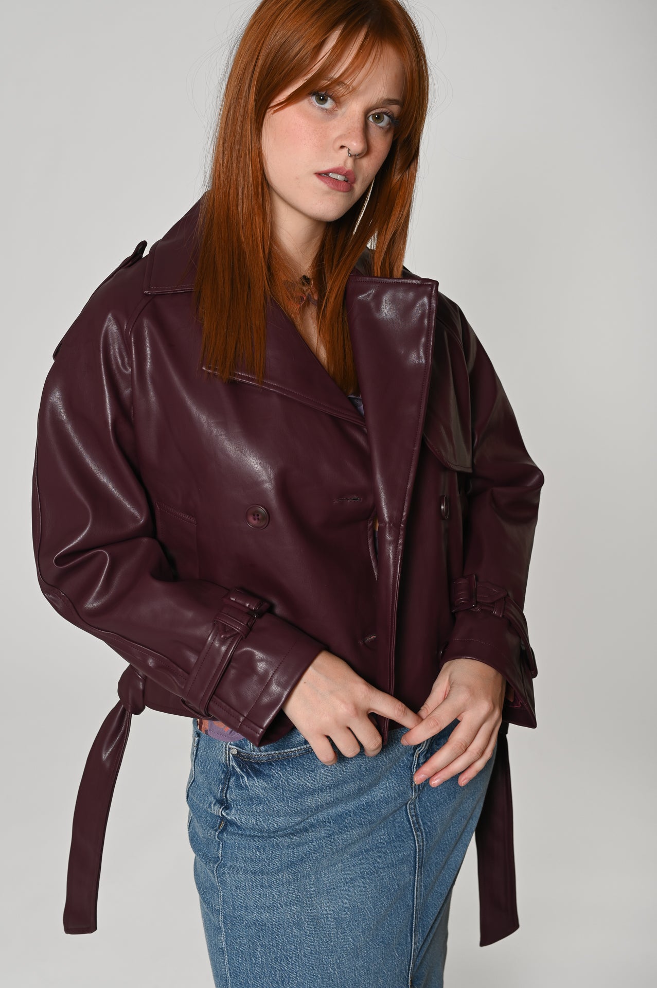 Trench corto bordeaux