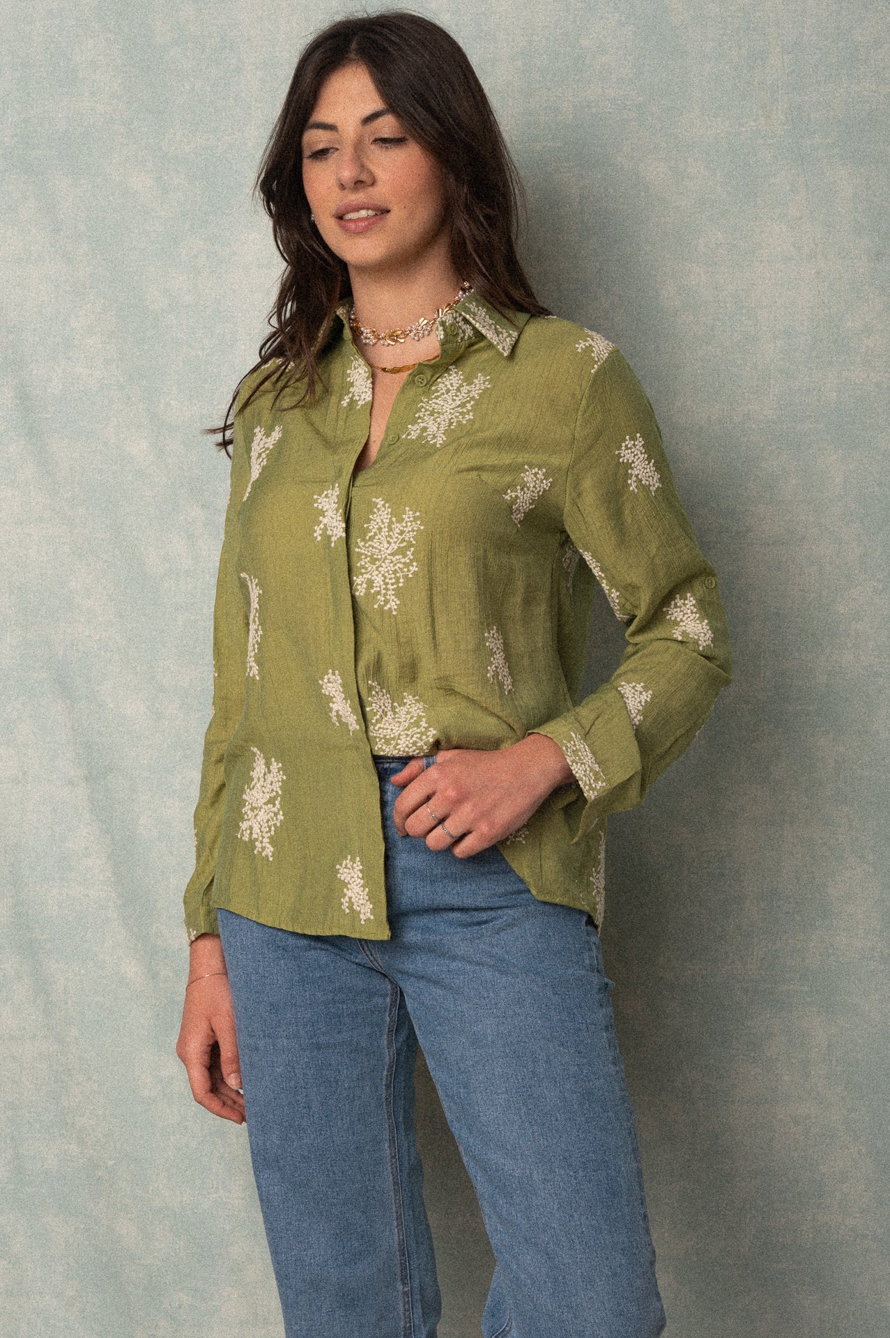 Camicia kaki con soffione ricamato
