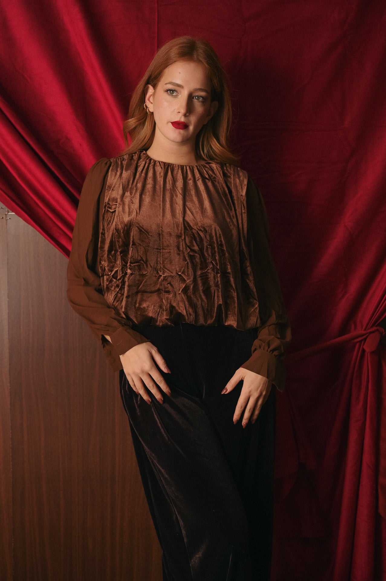 Blusa Donna Velluto Ruggine e Maniche Semi-Trasparenti | Camicetta Elegante Contrasto Texture