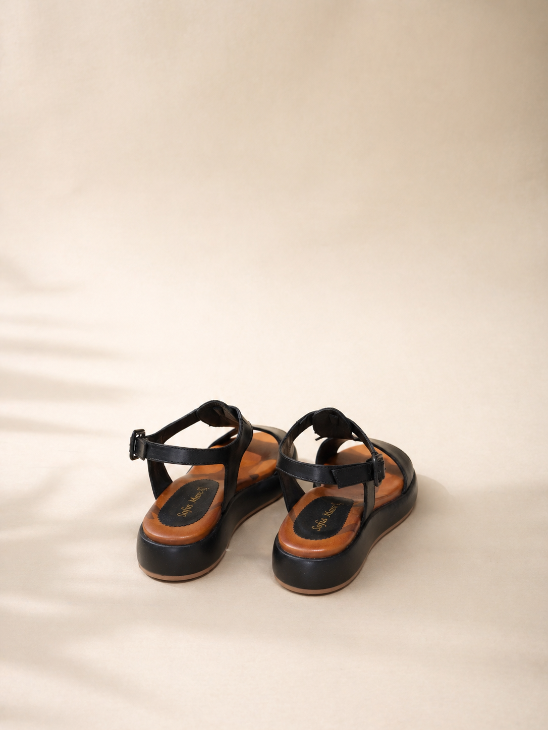Sandalo T-Bar in Pelle Nero con Plateau 3 cm e Cinturino Regolabile