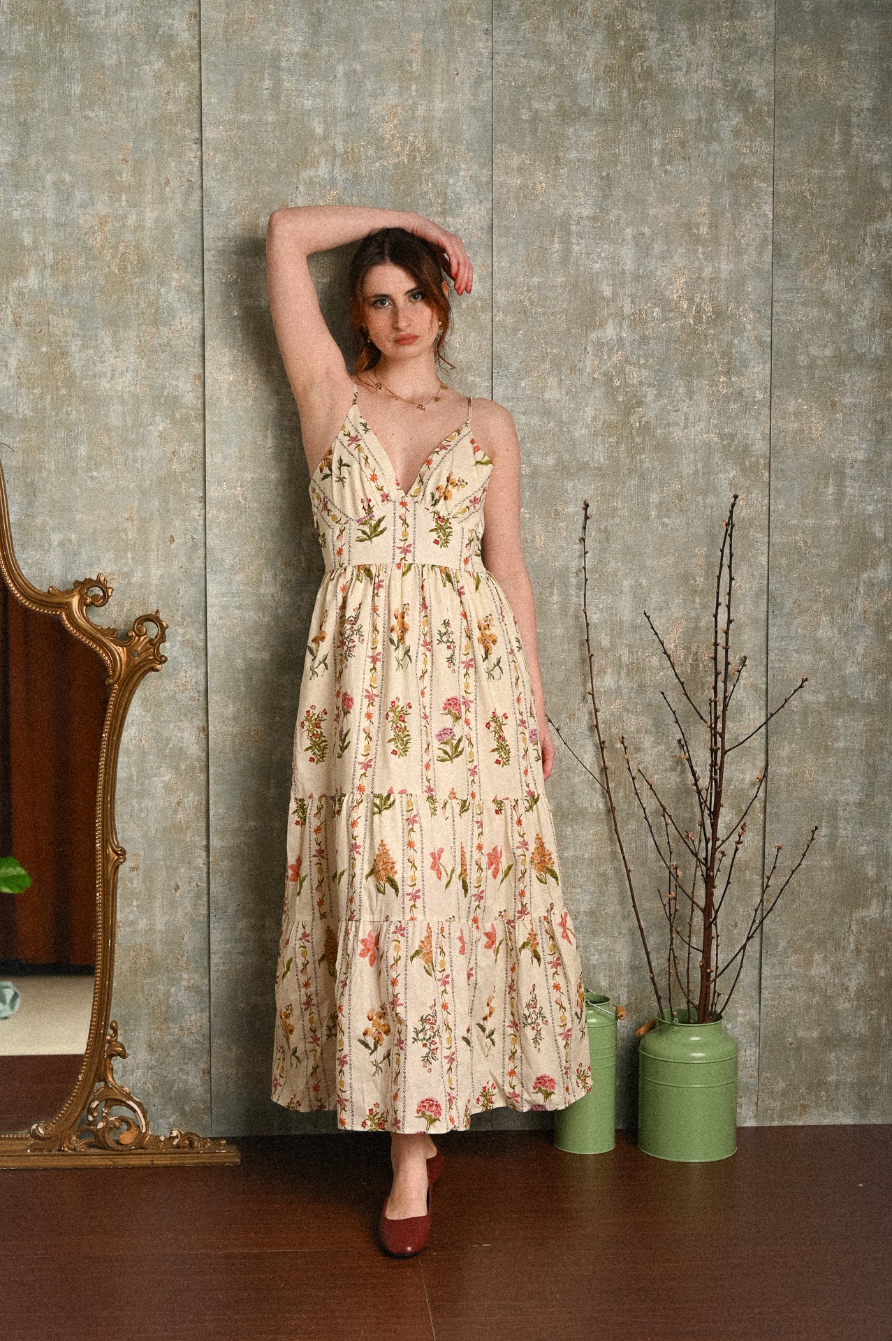 Abito lungo Clorofilla con fantasia floreale e spalline regolabili