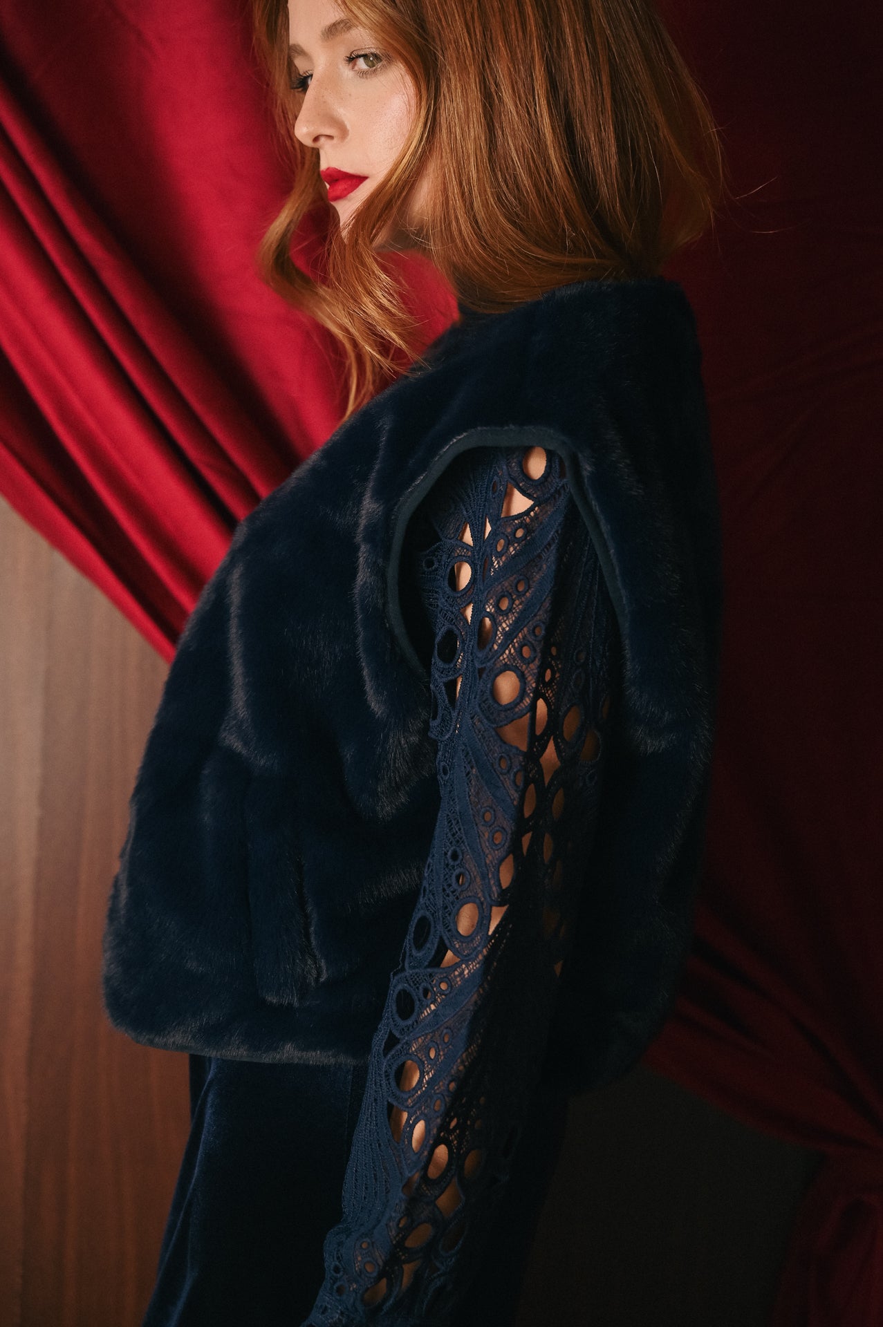 Gilet smanicato blu in ecofur