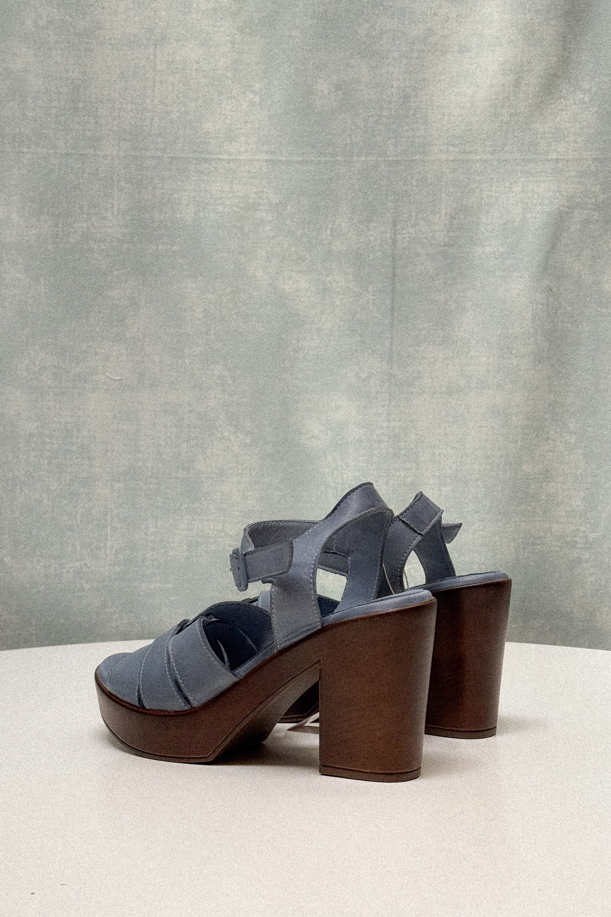Sandalo Denia color azzurro polvere in pelle