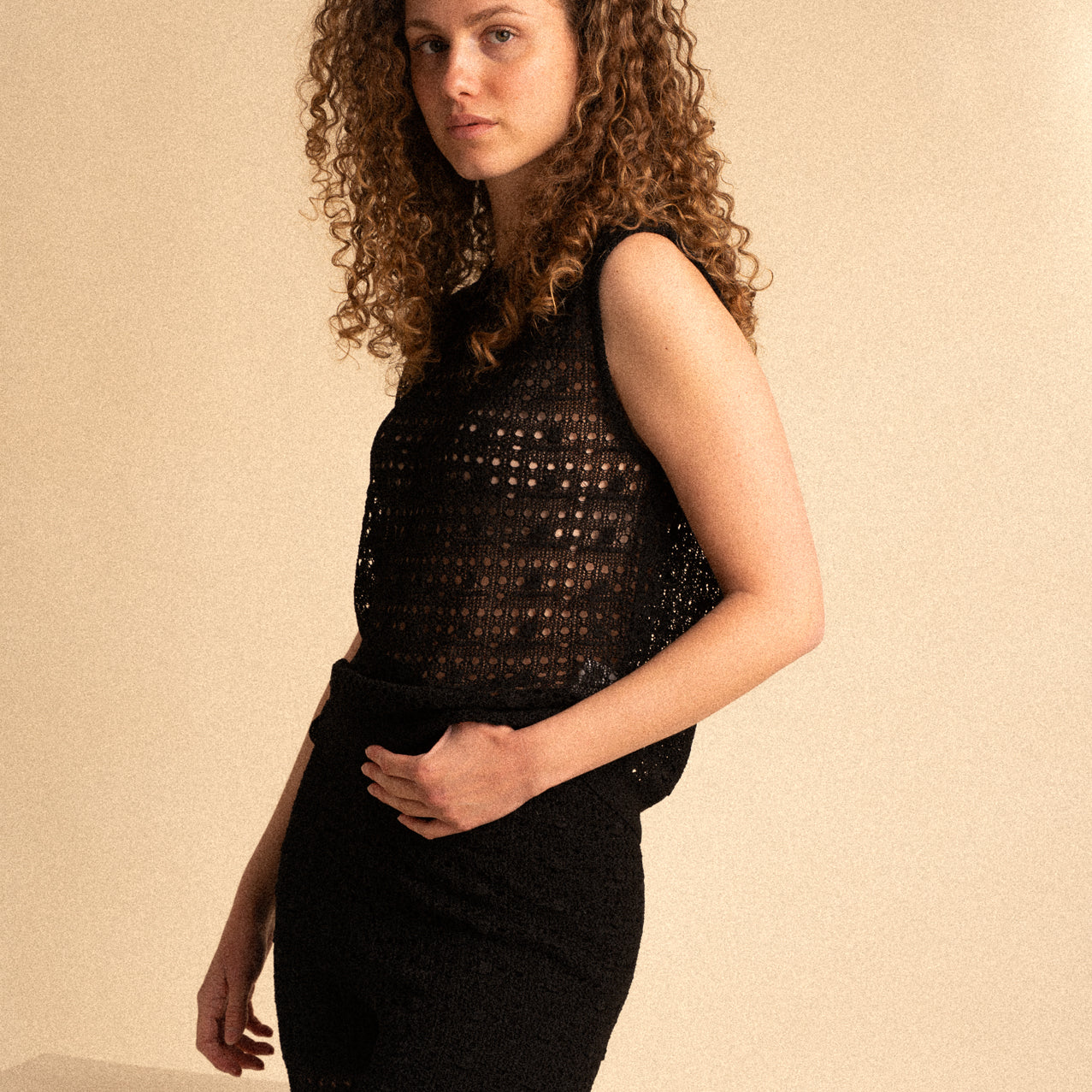 Top Smanicato Traforato – Color nero