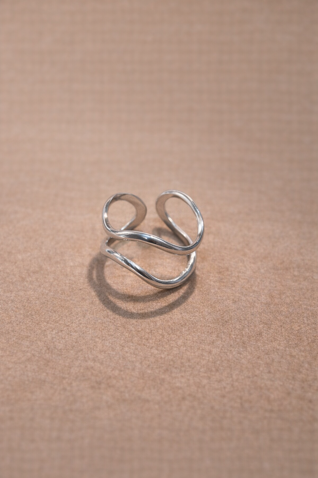 Anello Regolabile in Acciaio Chirurgico – Design Ondulato