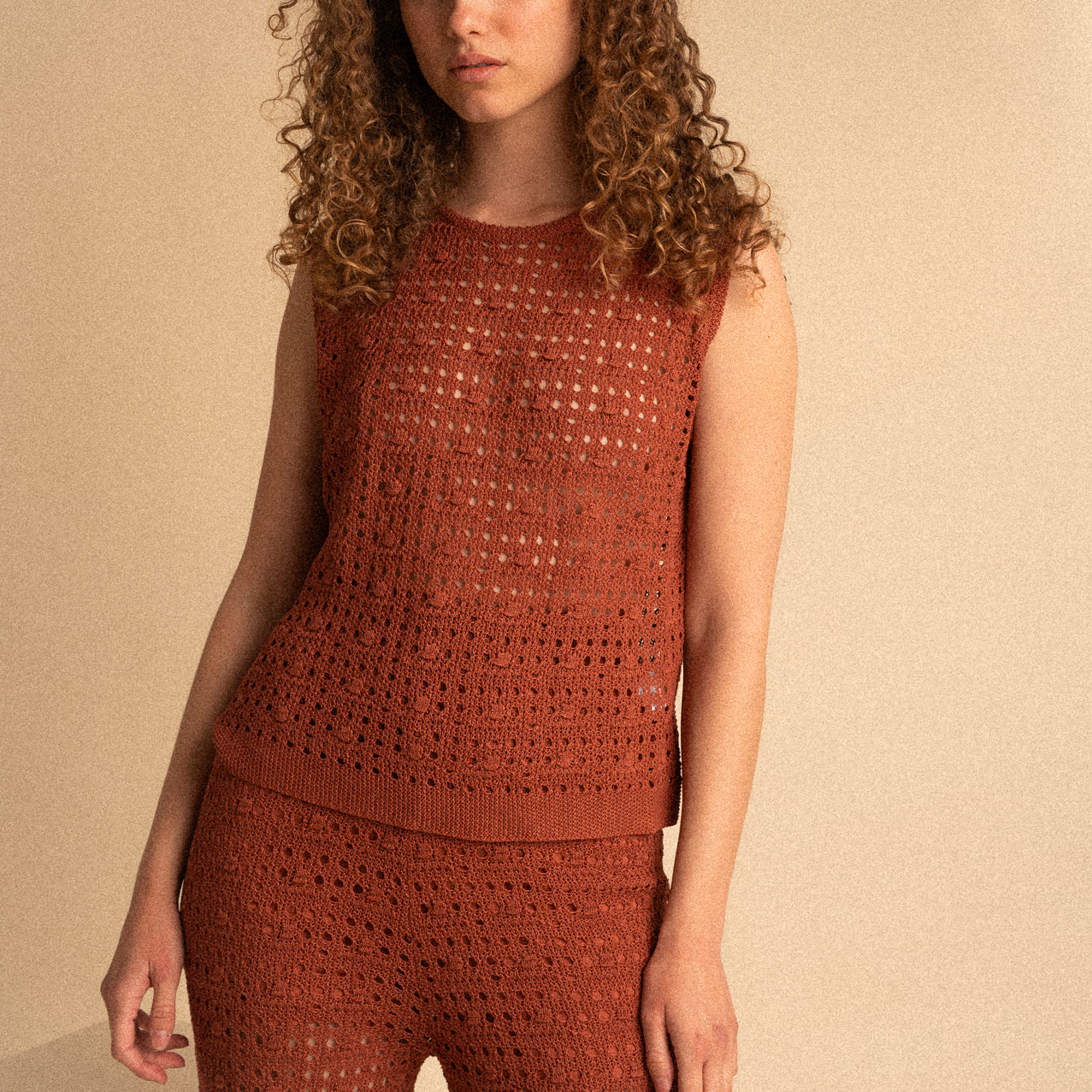 Top Smanicato Traforato – Color Terracotta