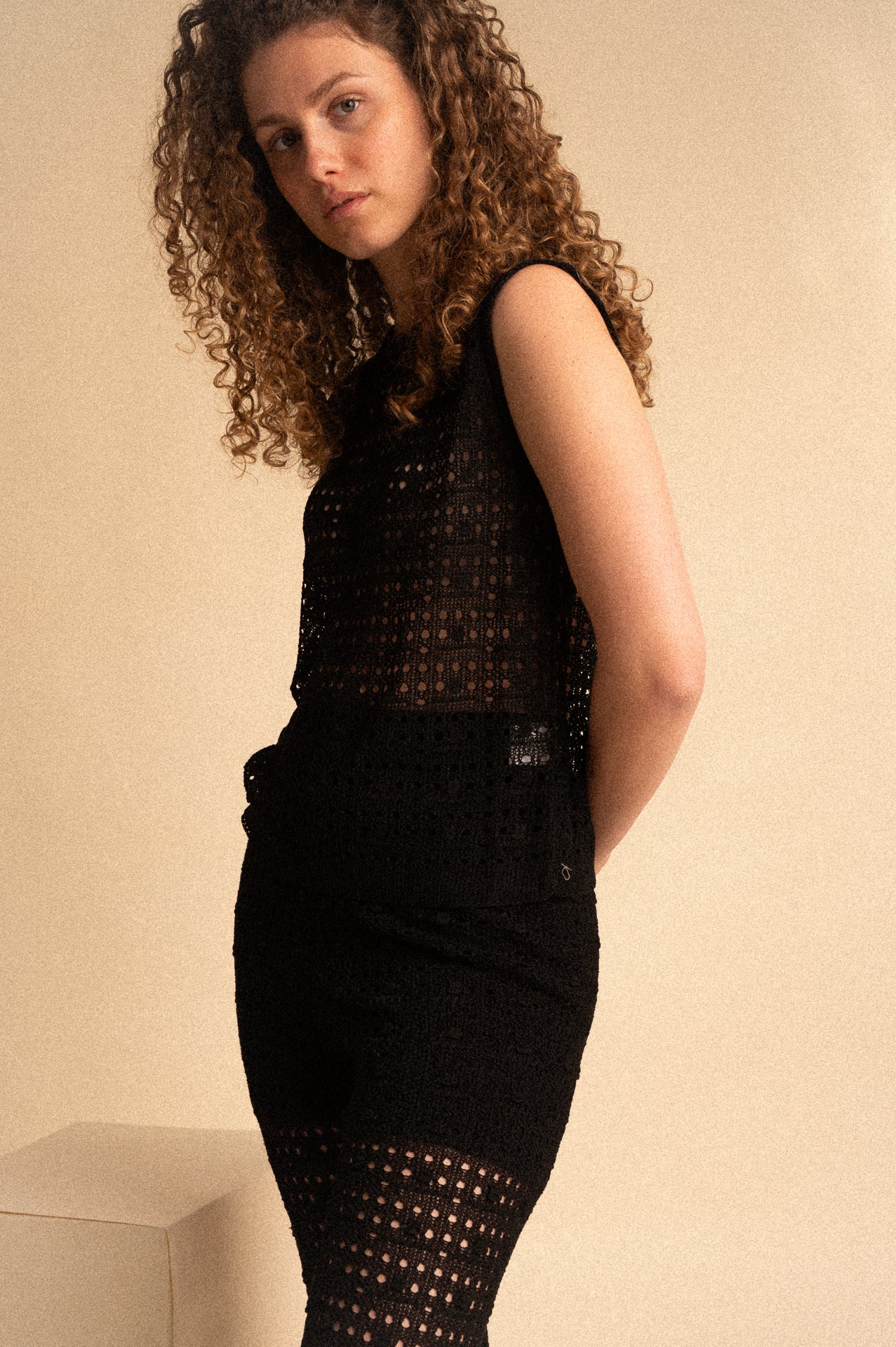 Top Smanicato Traforato – Color nero