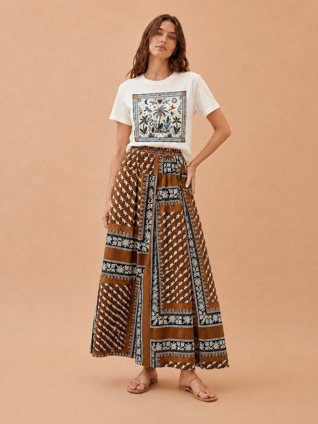 T-shirt bianca con stampa rondini