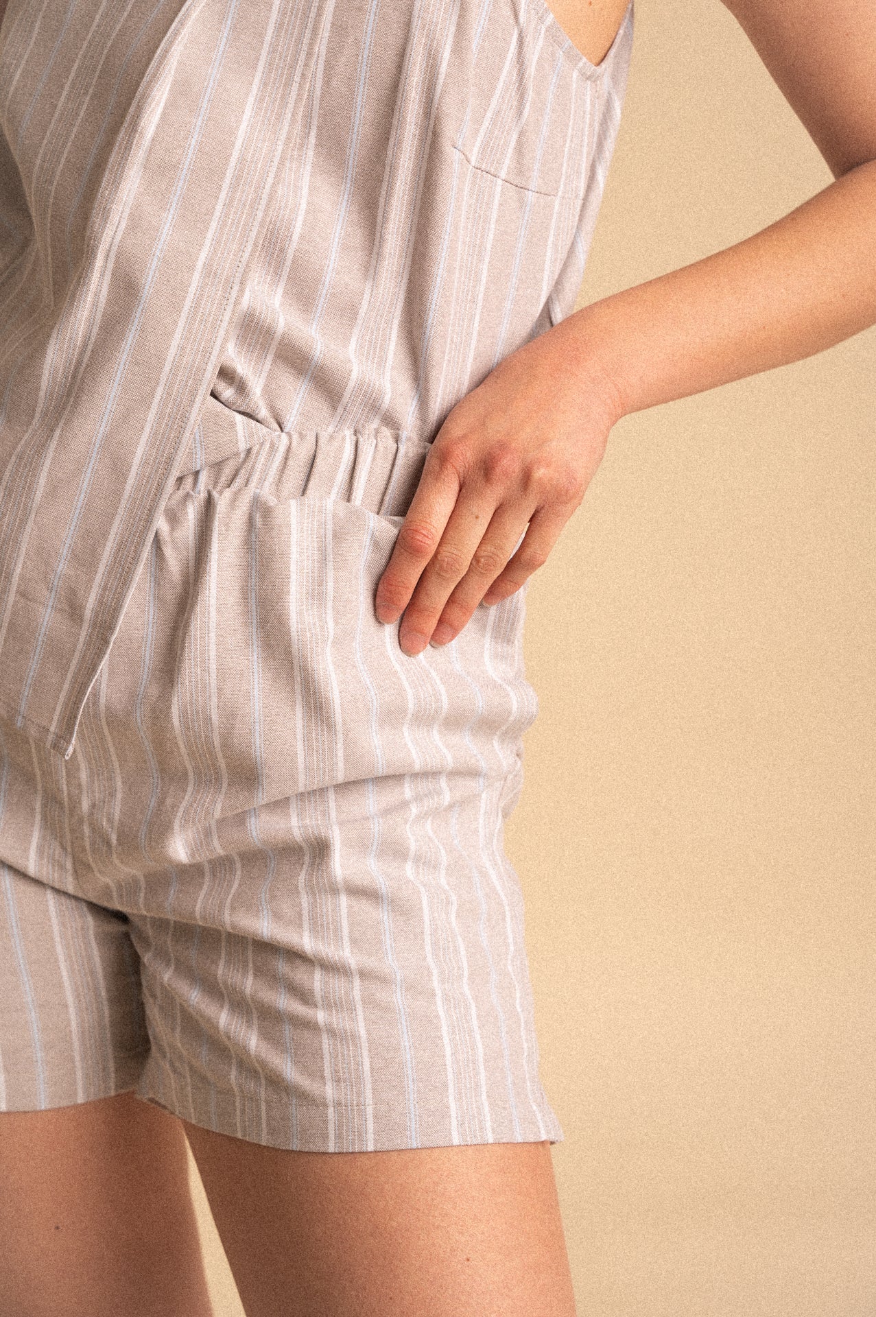 Shorts Donna a Righe con Elastico in Vita e Tasche