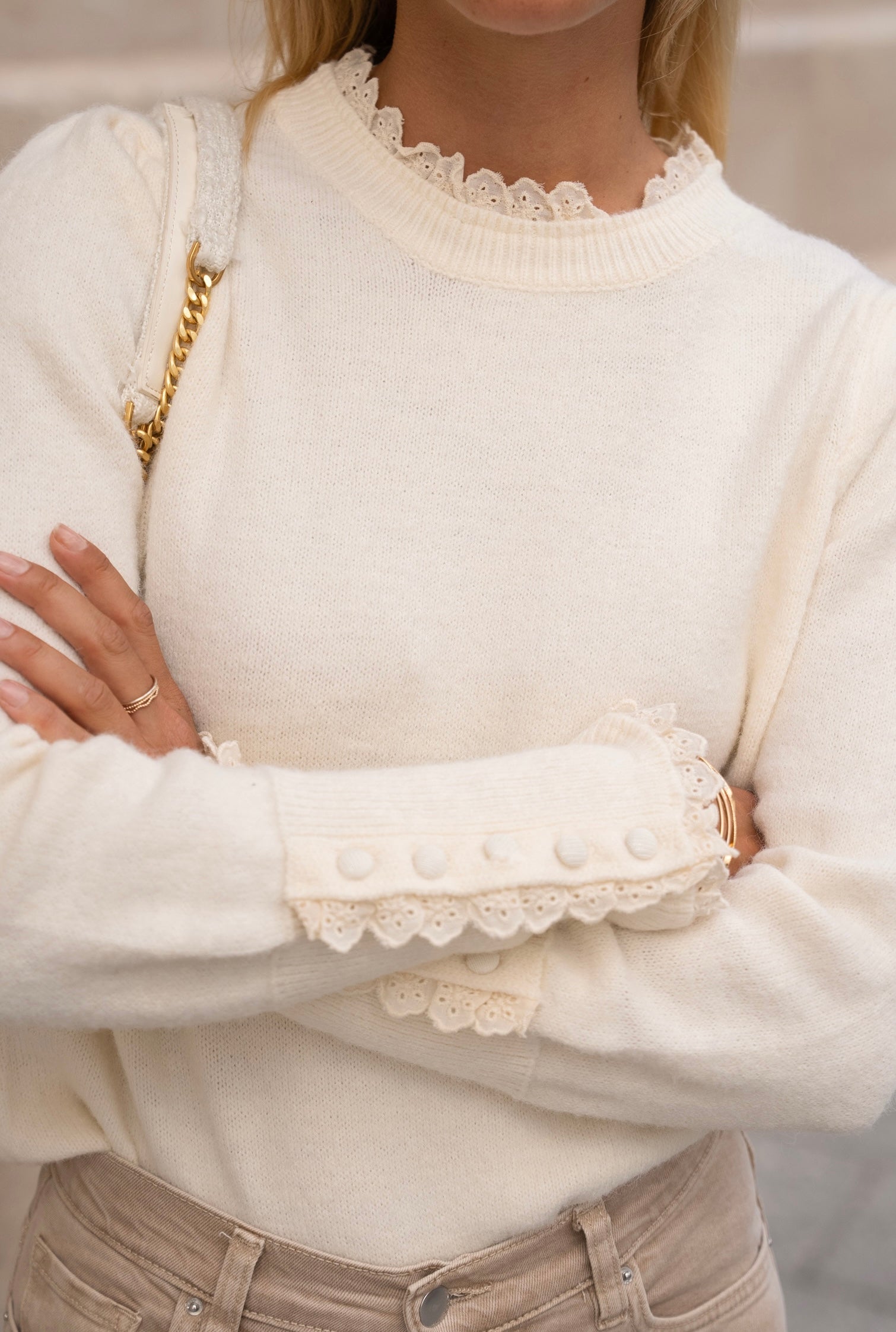 Maglia Donna beige Modello Camille | Collo e Polsi in Pizzo | Misto Lana Morbido