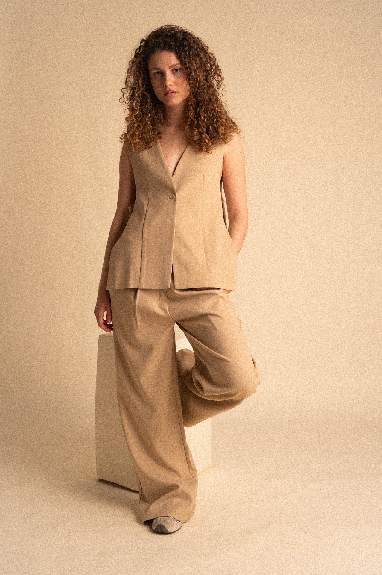 Completo Donna beige con Gilet Sartoriale Over e Pantalone Palazzo