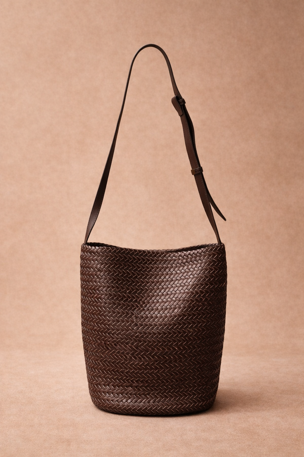 Borsa secchiello in vera pelle intrecciata a mano – Made in Italy | Colore testa di moro