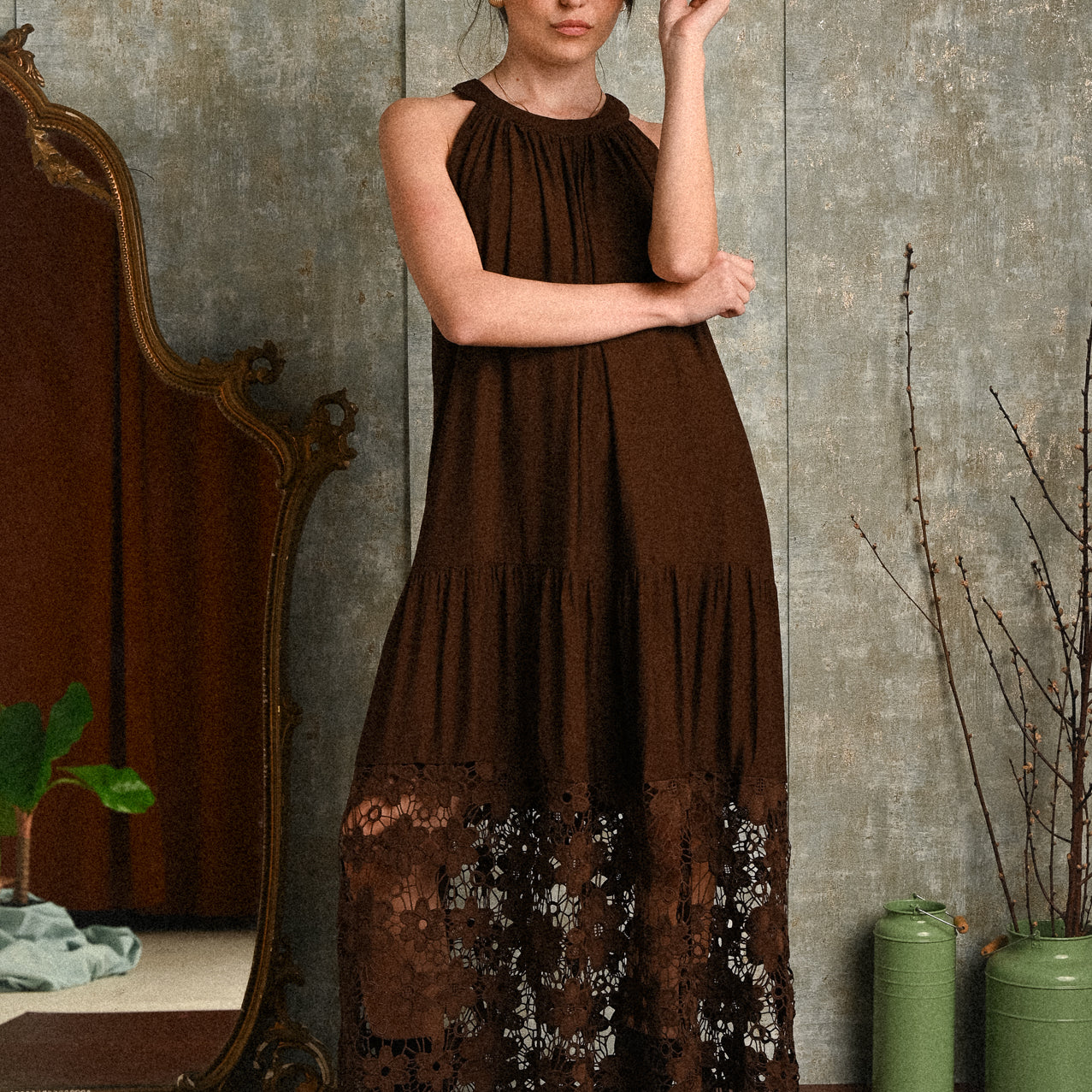 Abito Lungo Marrone in Pizzo | Abito Halter Neck a Balze Elegante