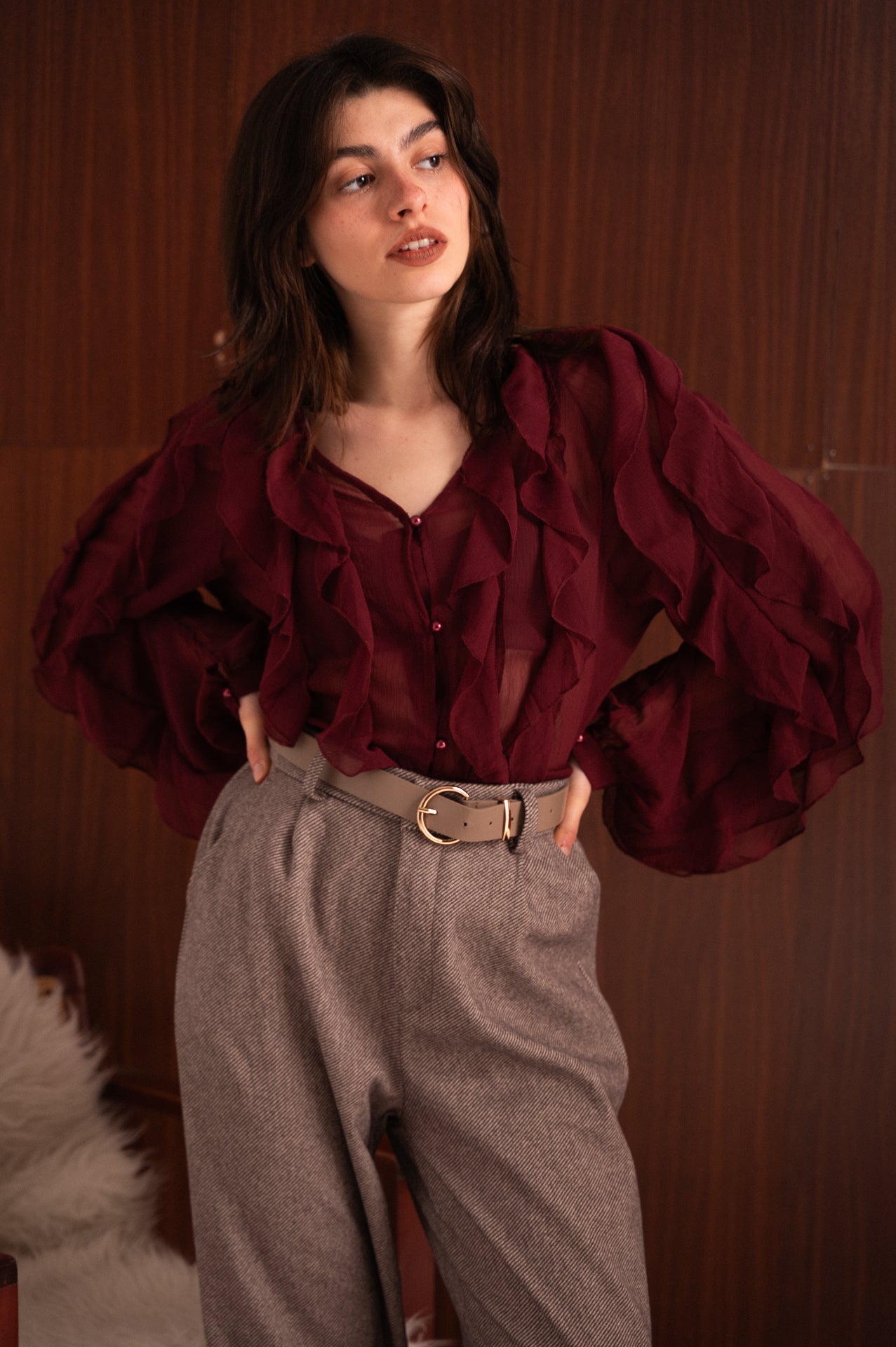 Blusa bordeaux con Volant e Scollo a V