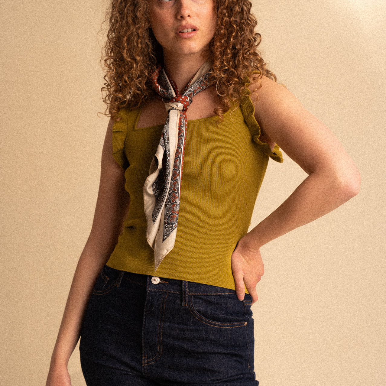 Top Donna in Viscosa Verde Oliva con Spalline Volant – Scollo Quadrato