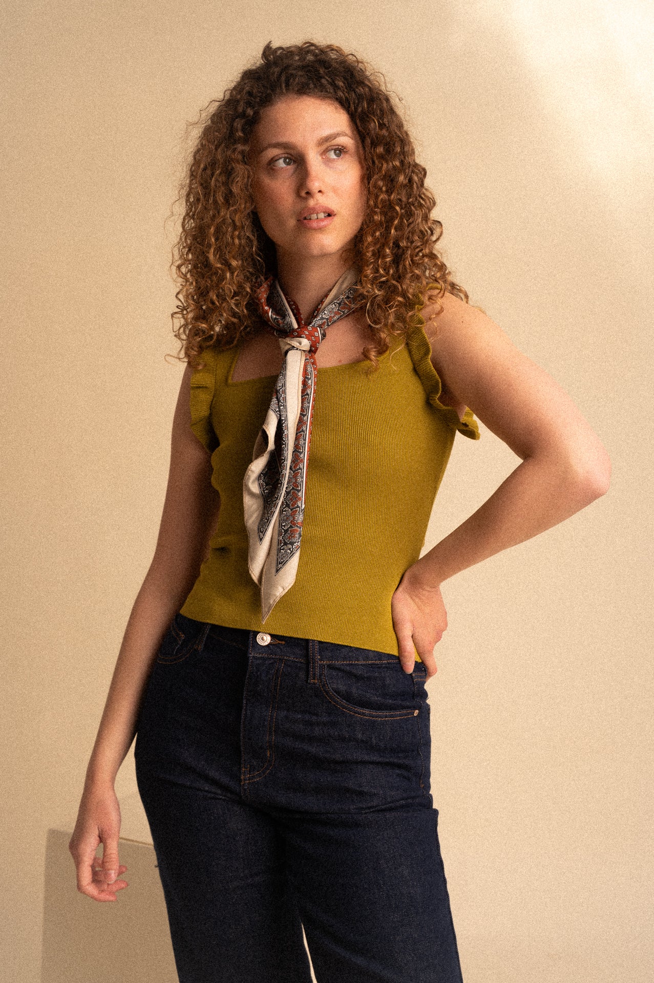 Top Donna in Viscosa Verde Oliva con Spalline Volant – Scollo Quadrato