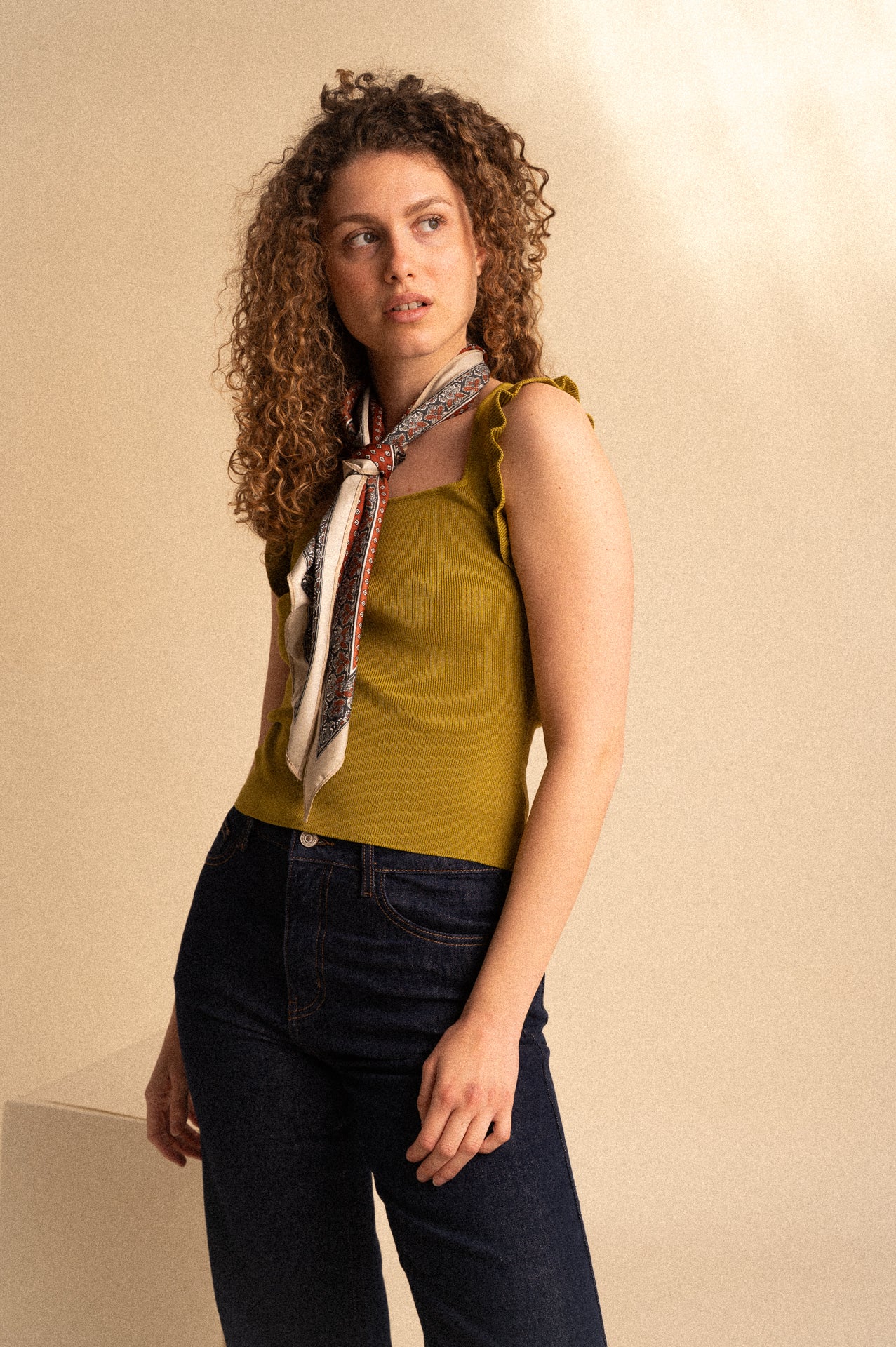 Top Donna in Viscosa Verde Oliva con Spalline Volant – Scollo Quadrato