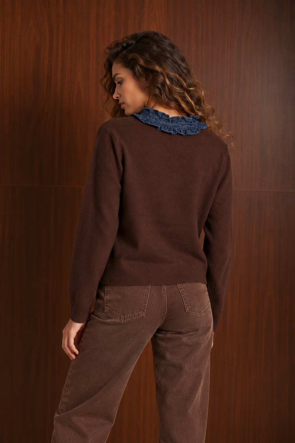 Cardigan Donna Marrone Cioccolato con Colletto e Volant in Denim Blu