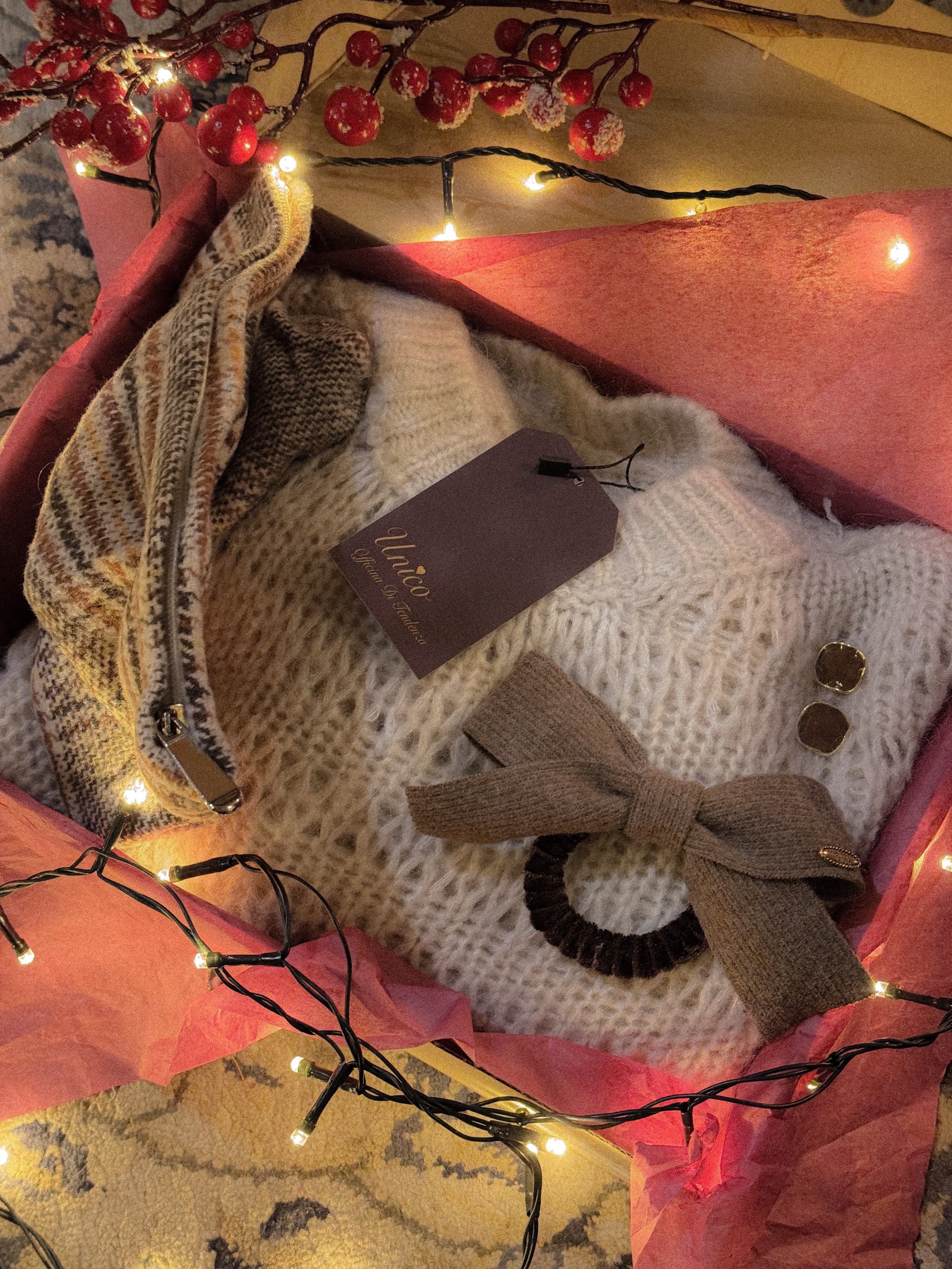 Gift Box Natalizia Donna Cozy Chic | Cofanetto Regalo Maglione Panna e Accessori