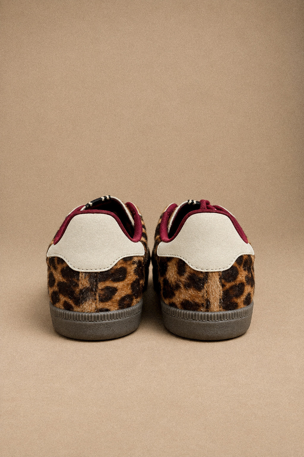 Sneakers Donna Leopardate Effetto Cavallino con Dettagli Panna e Lacci Bordeaux