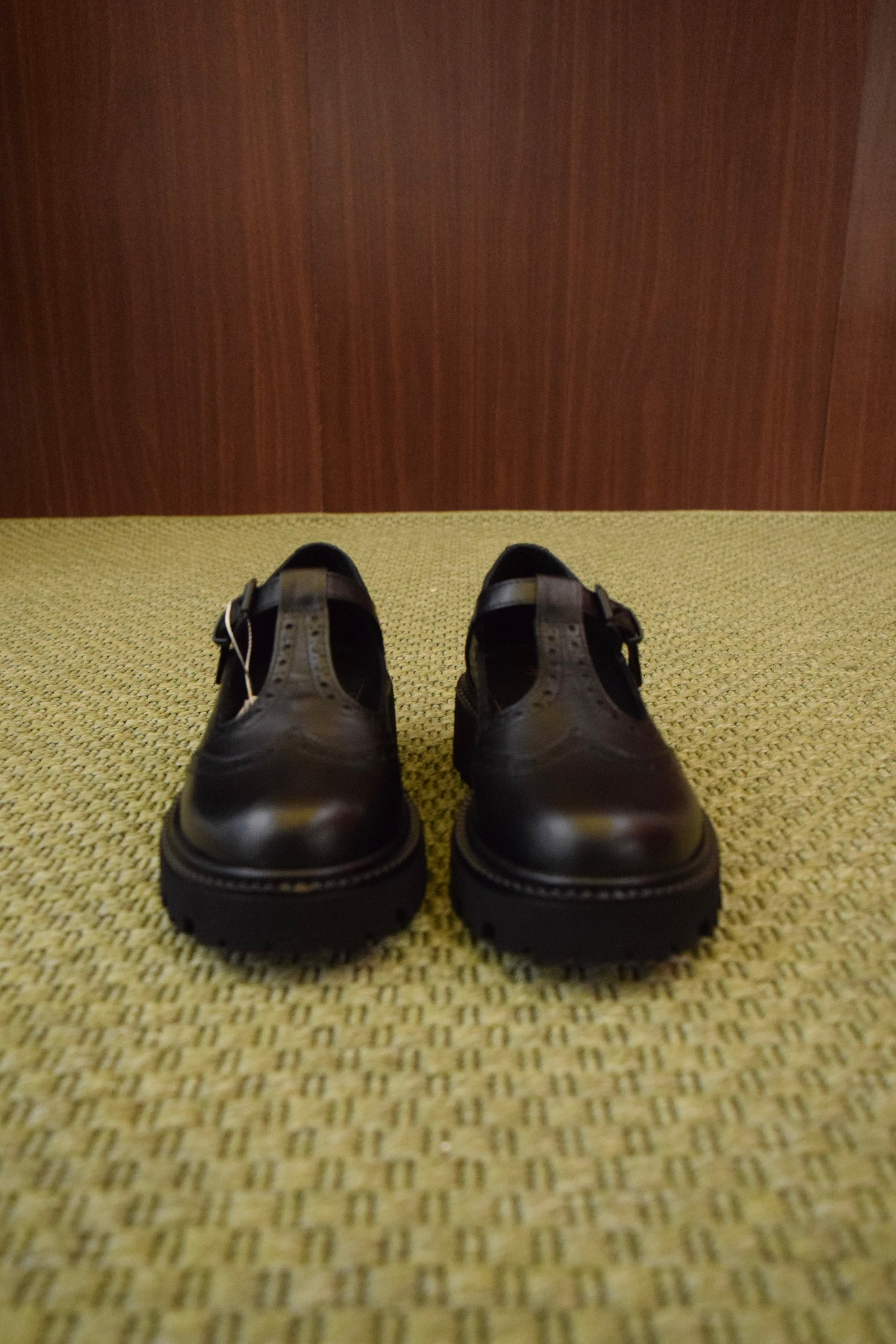 Scarpe Donna T-Bar in Pelle nera brogue con Suola Carrarmato Chunky