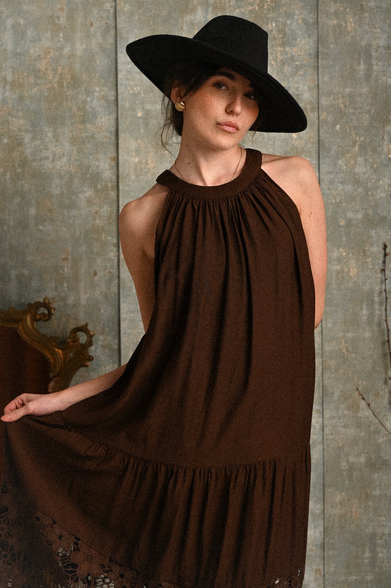 Abito Lungo Marrone in Pizzo | Abito Halter Neck a Balze Elegante