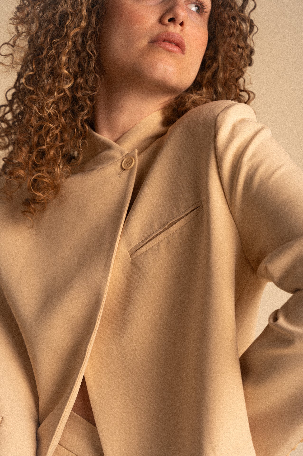 Blazer Donna crema con Chiusura Asimmetrica