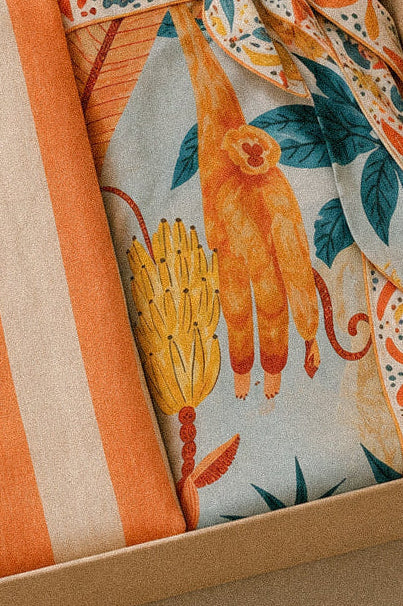 Box Outfit Rose Monkey – Camicia a Righe & Pareo Tropicale
