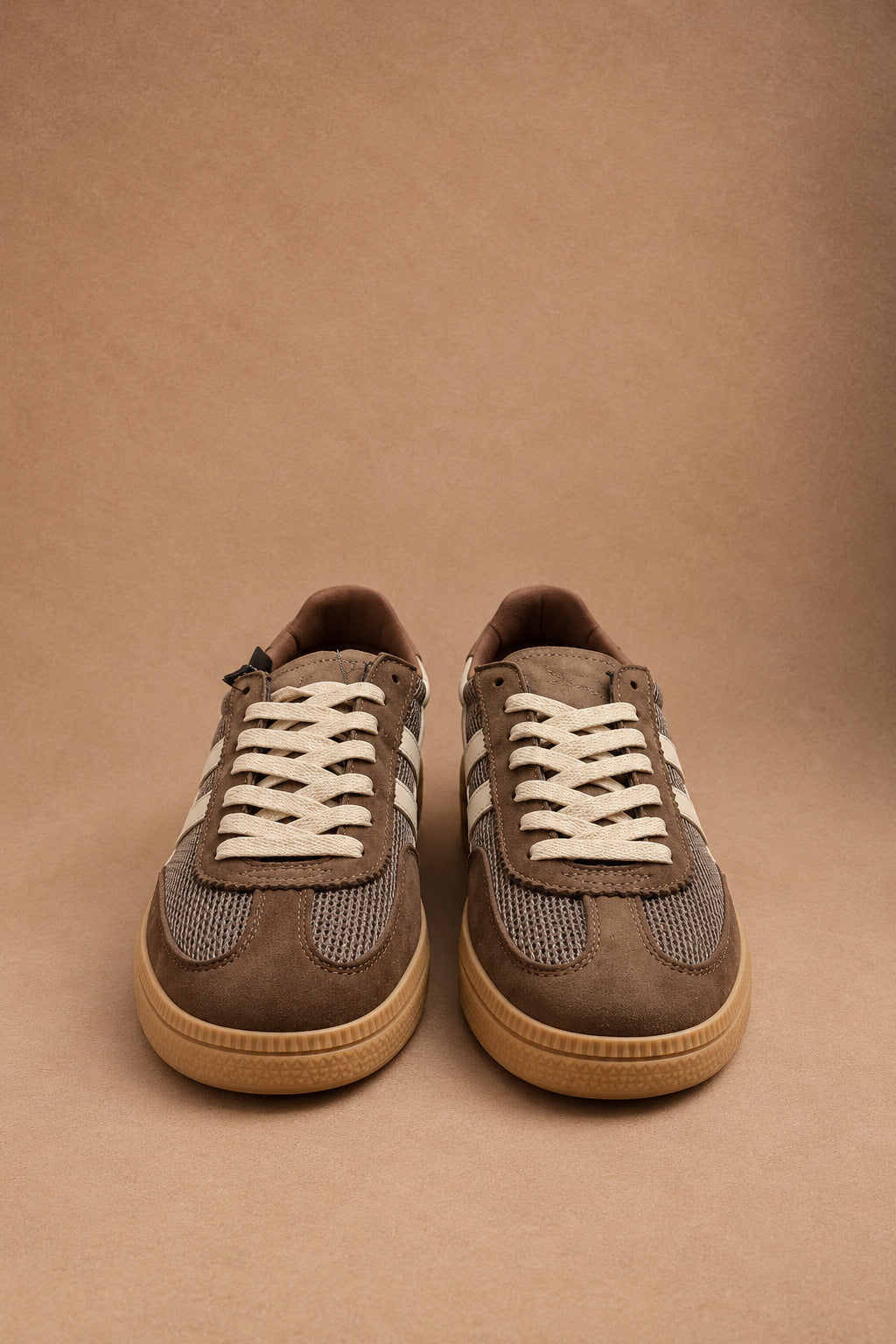 Sneakers marrone e Panna con Suola Caramello in Gomma e Dettagli Scamosciati