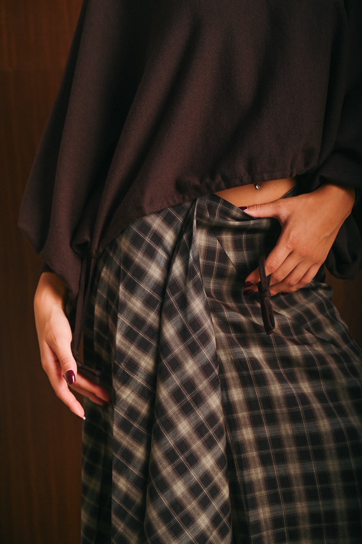 Gonna midi donna a portafoglio asimmetrica in check con zip laterale