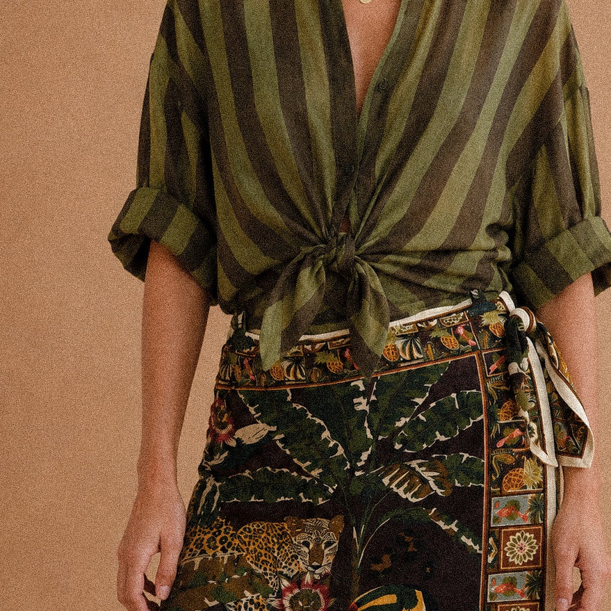 Camicia a righe verde oliva in cotone con colletto coreano – Manica 3/4