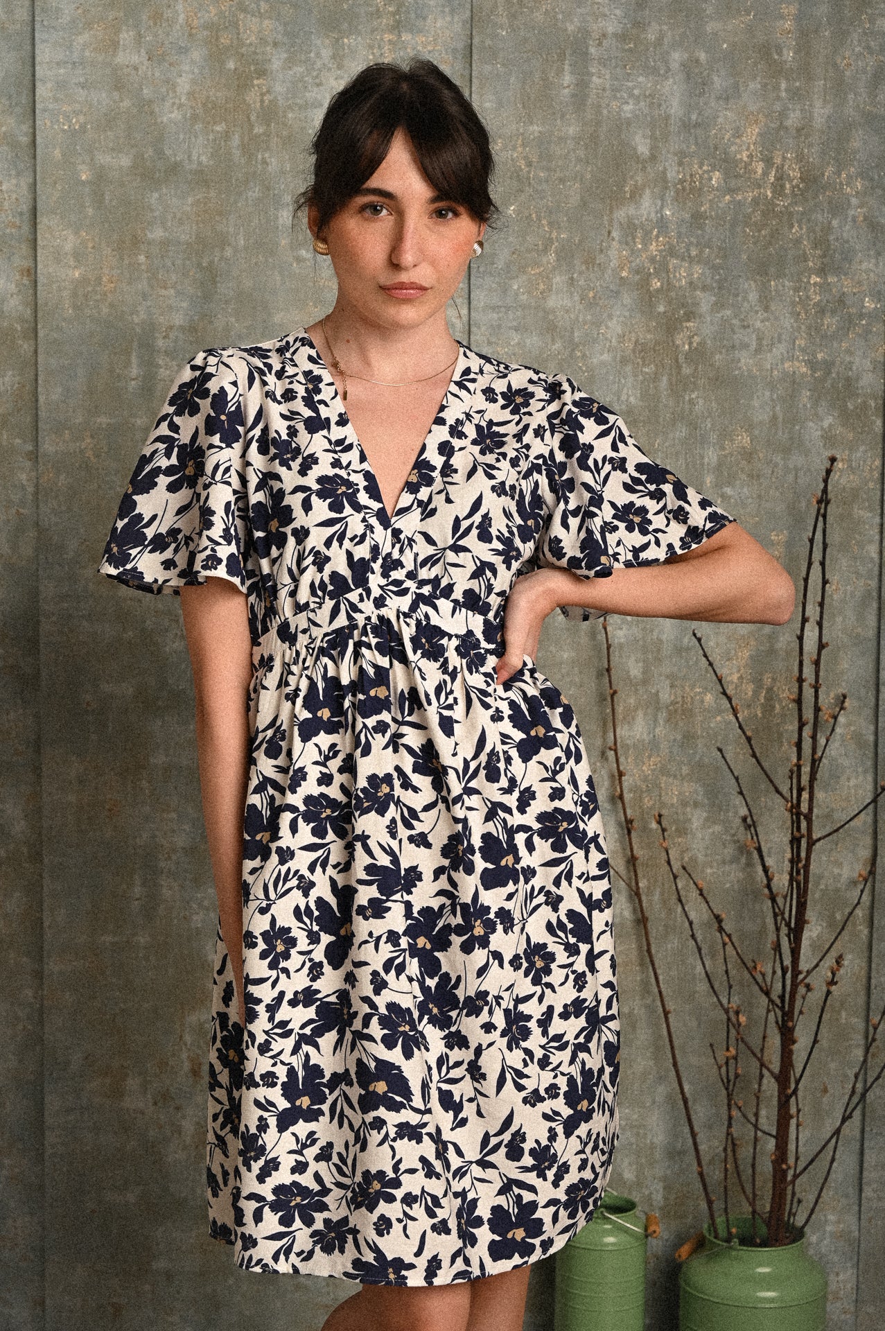 Abito Opuntia a fiori blu in viscosa con scollo a V