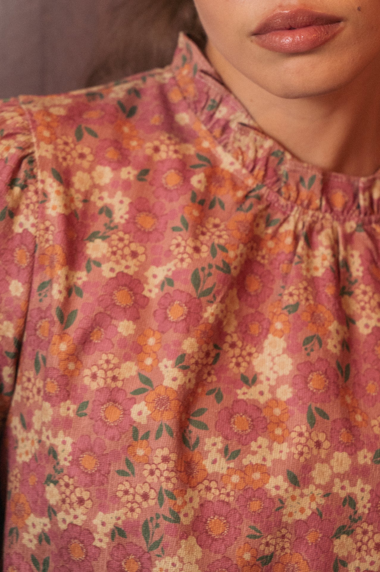 Blusa a Collo Alto in Velluto a Coste Floreale - Maniche a Palloncino