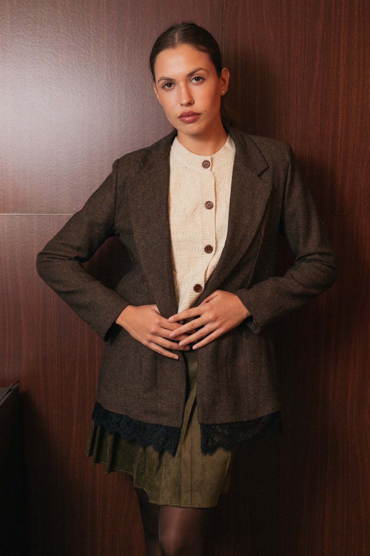 Blazer Lungo Spigato Marrone con Dettaglio in Pizzo