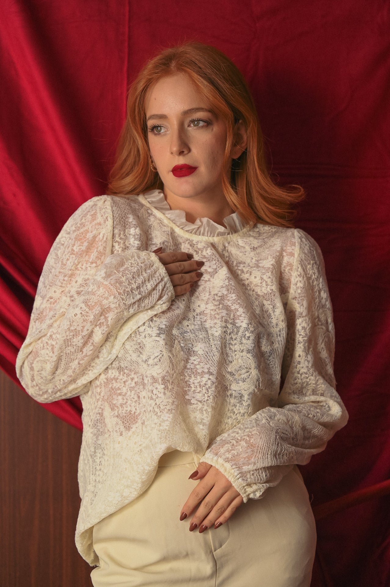 Blusa in pizzo manica lunga