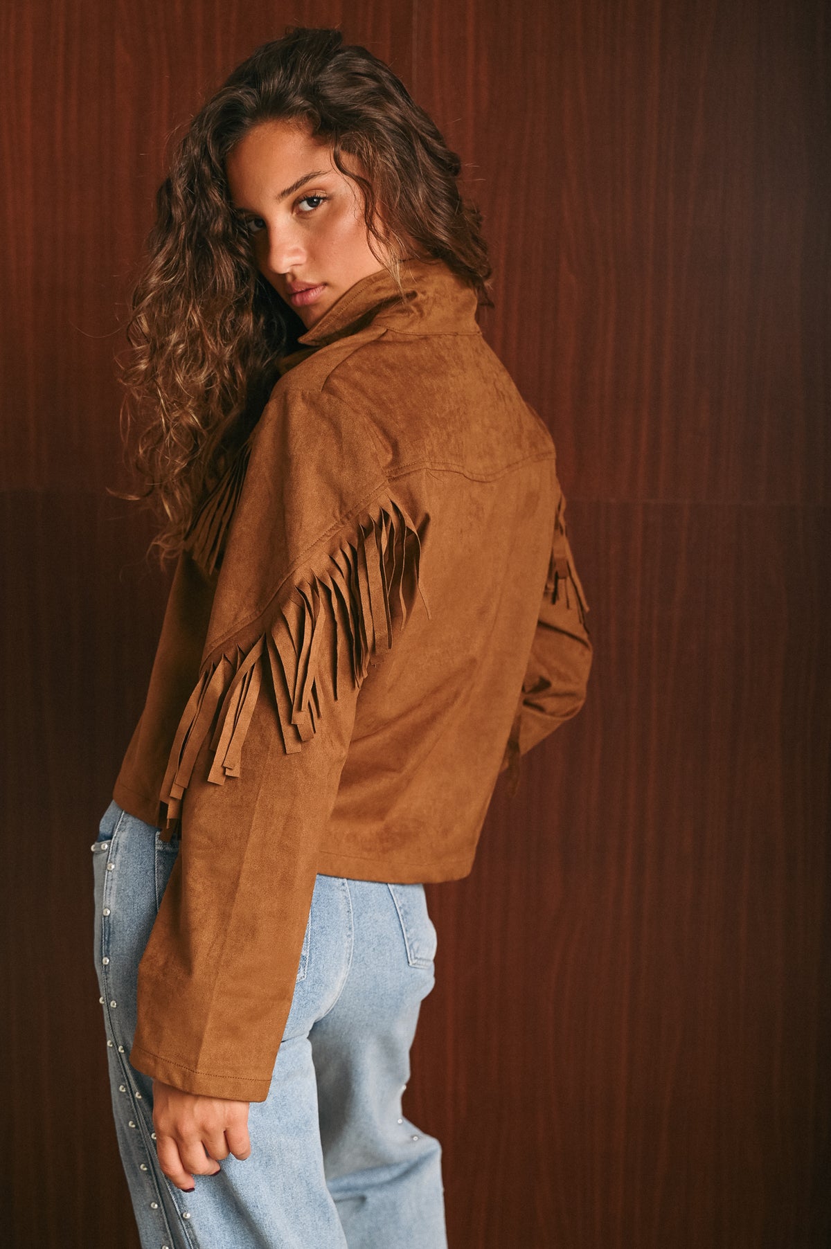 Giacca donna effetto suede con frange e bottoni – color cammello