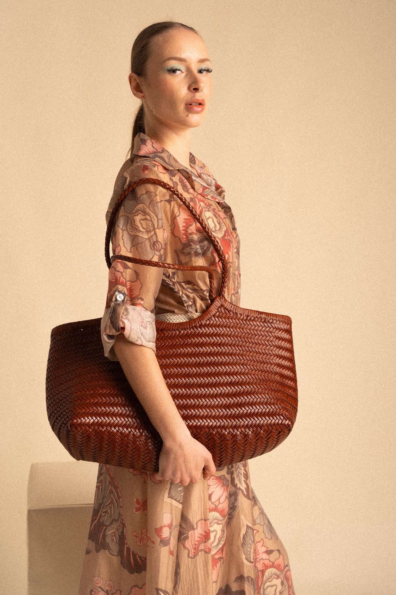 Woven Bag in vera pelle intrecciata a mano – Made in Italy | Colore cuoio