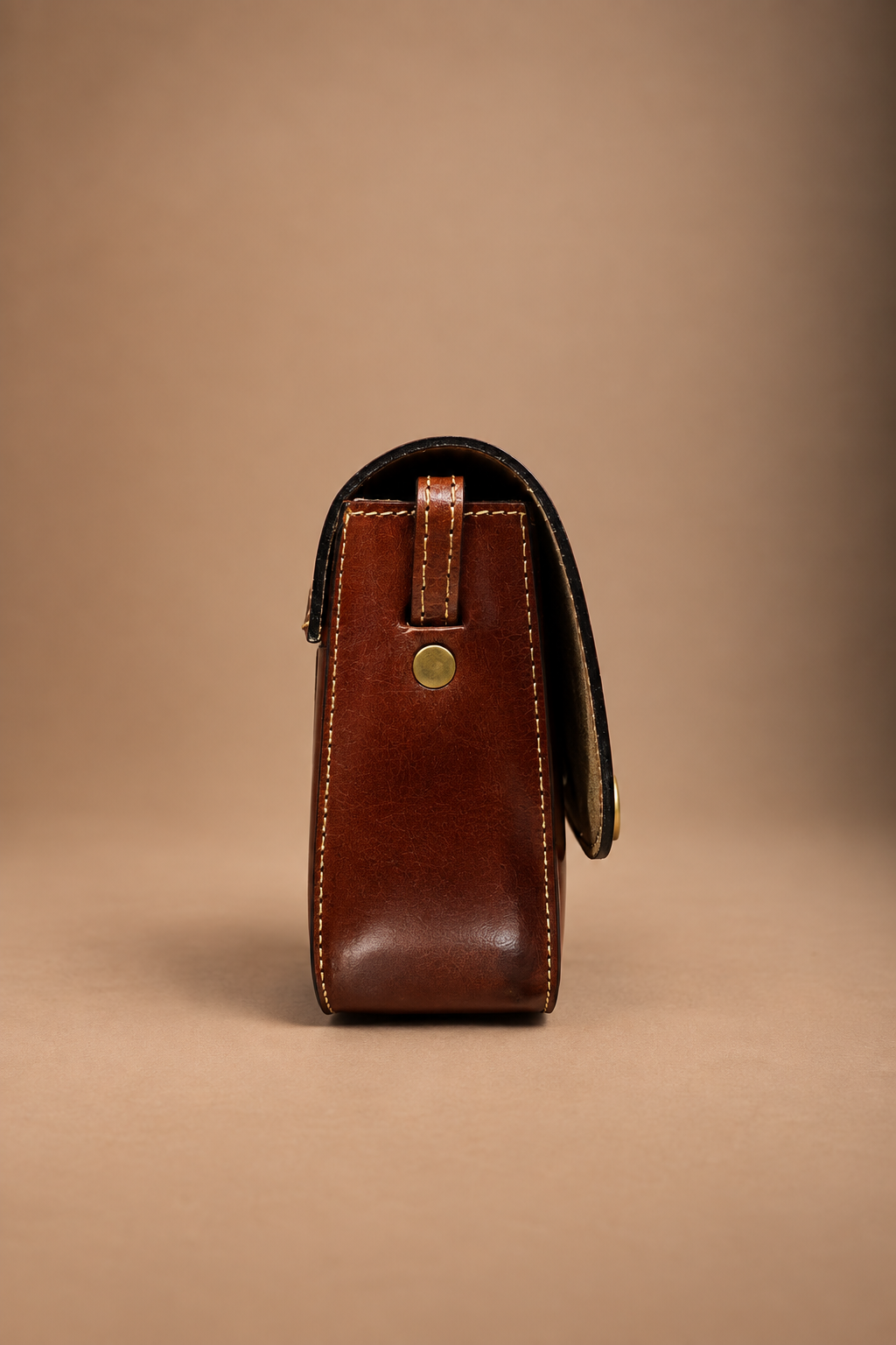 Borsa a Tracolla Donna in Vera Pelle color cuoio Modello Saddle con Patta