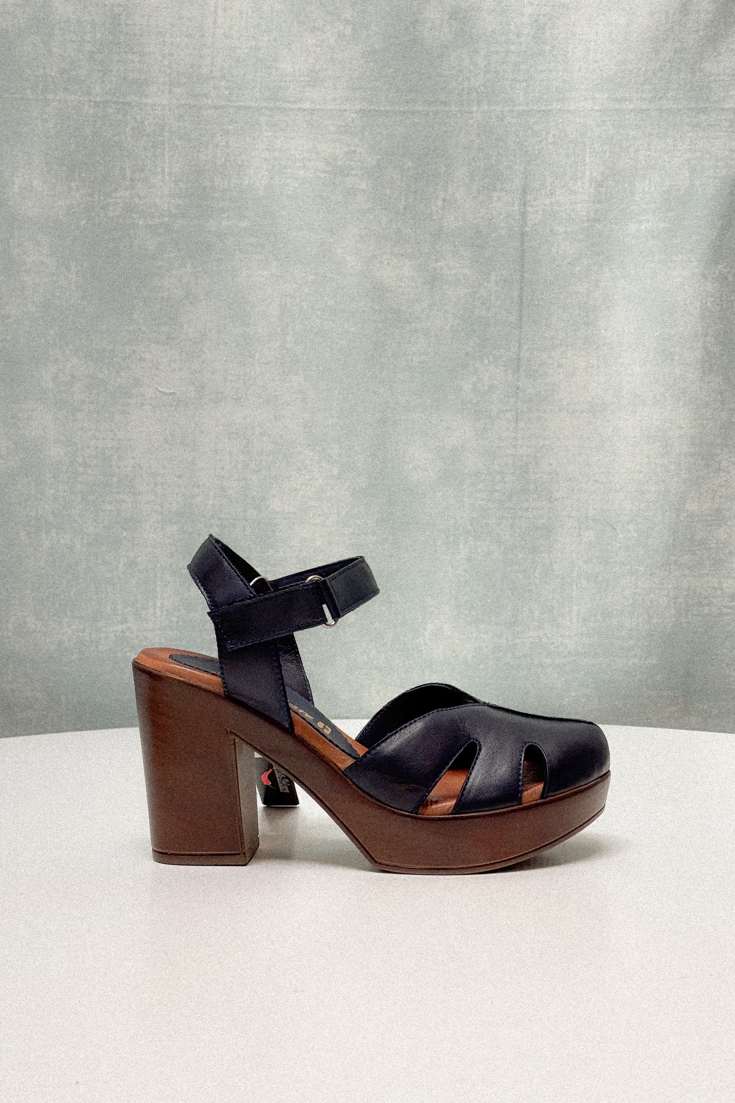 Sandalo Miriam blu in pelle